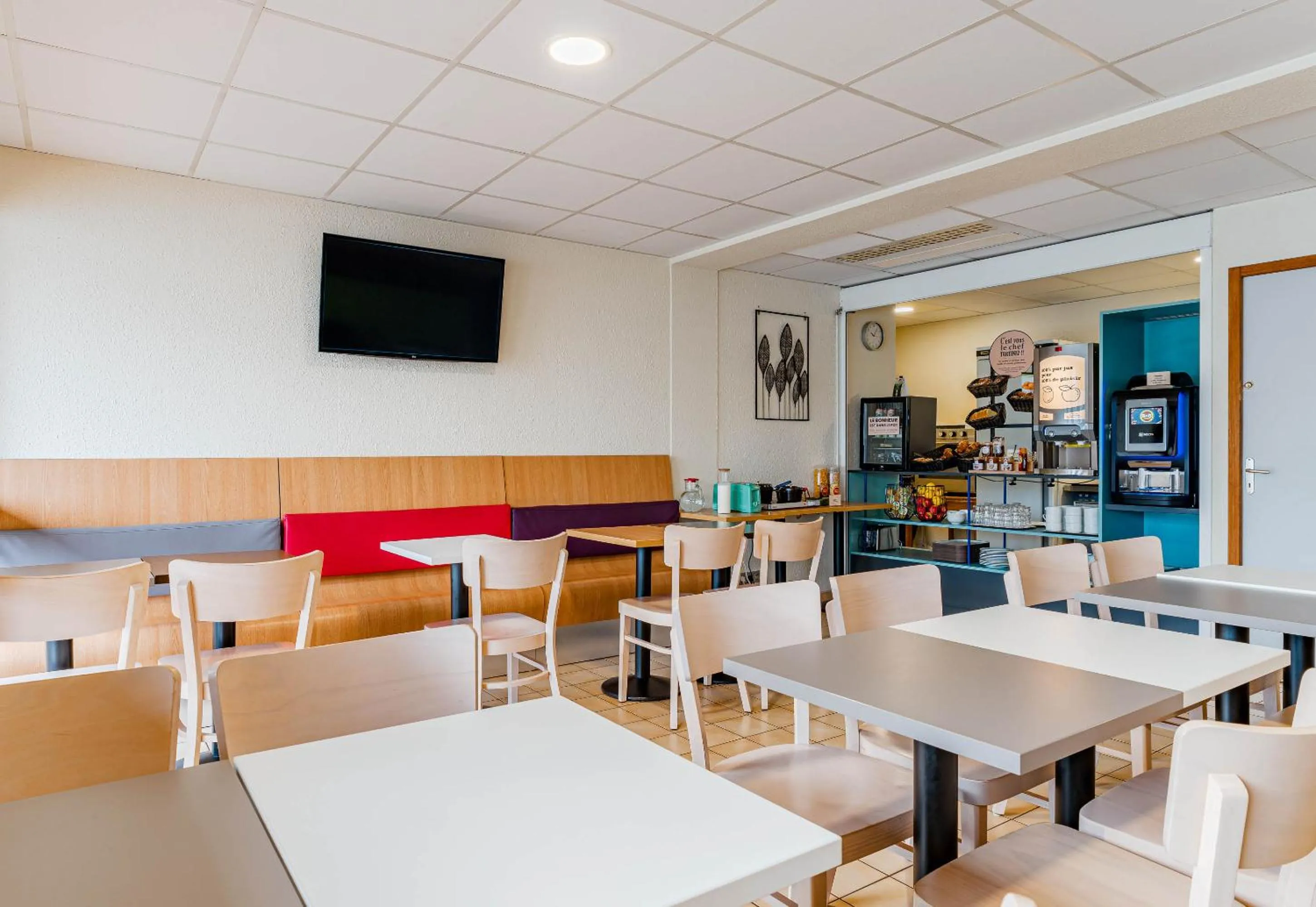 Restaurant/places to eat in B&B HOTEL Chatellerault