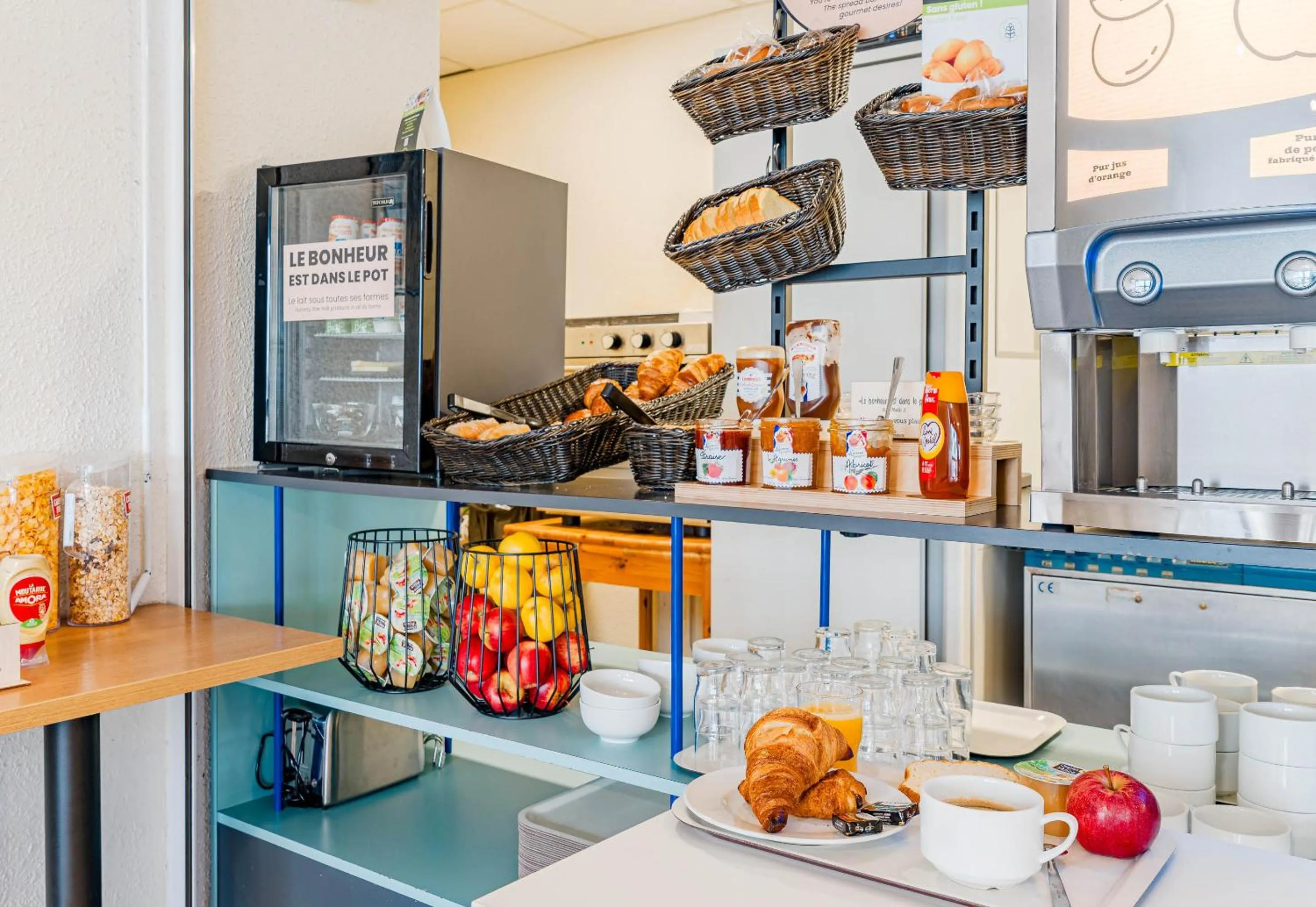 Buffet breakfast in B&B HOTEL Chatellerault