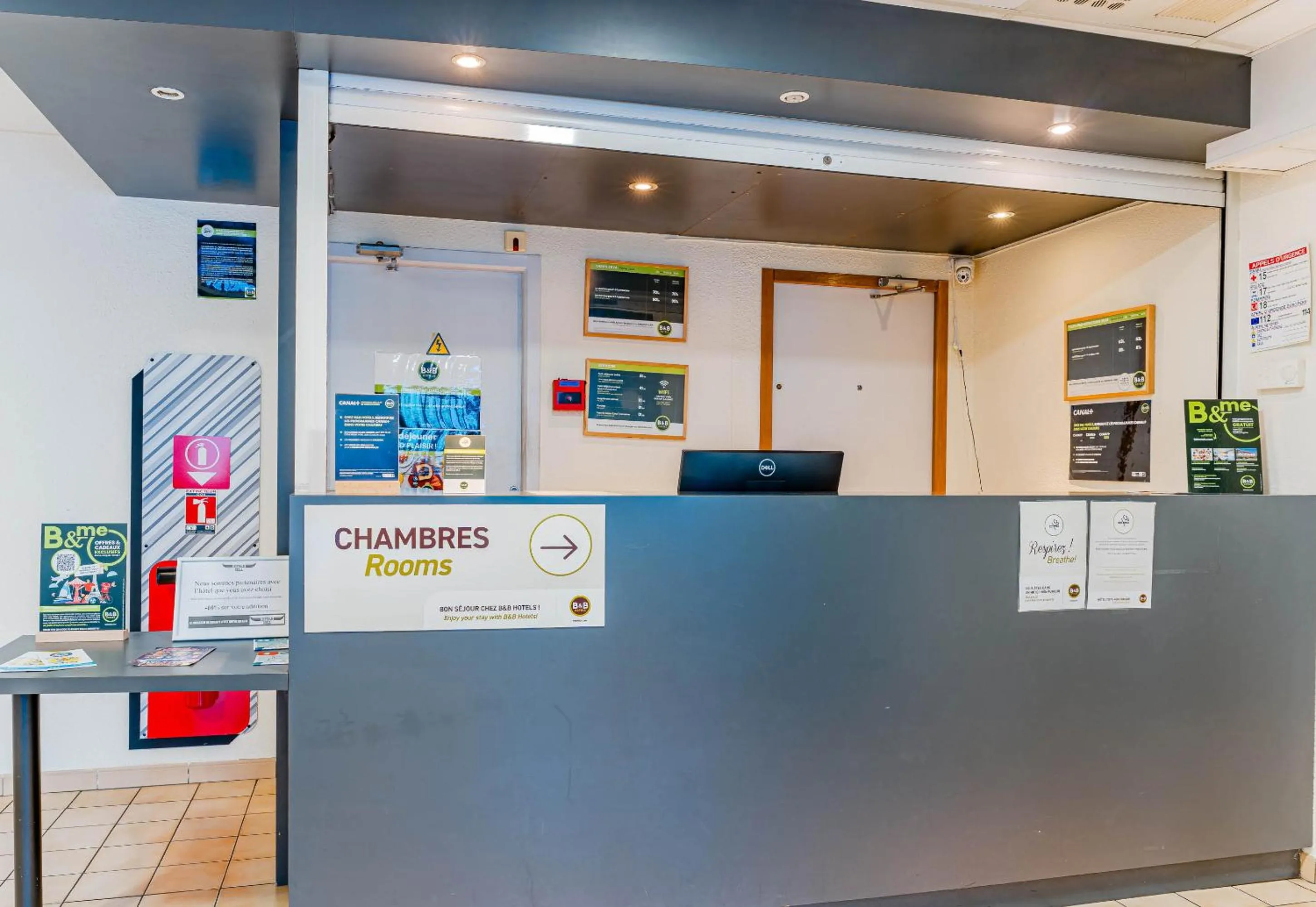 Lobby or reception in B&B HOTEL Chatellerault