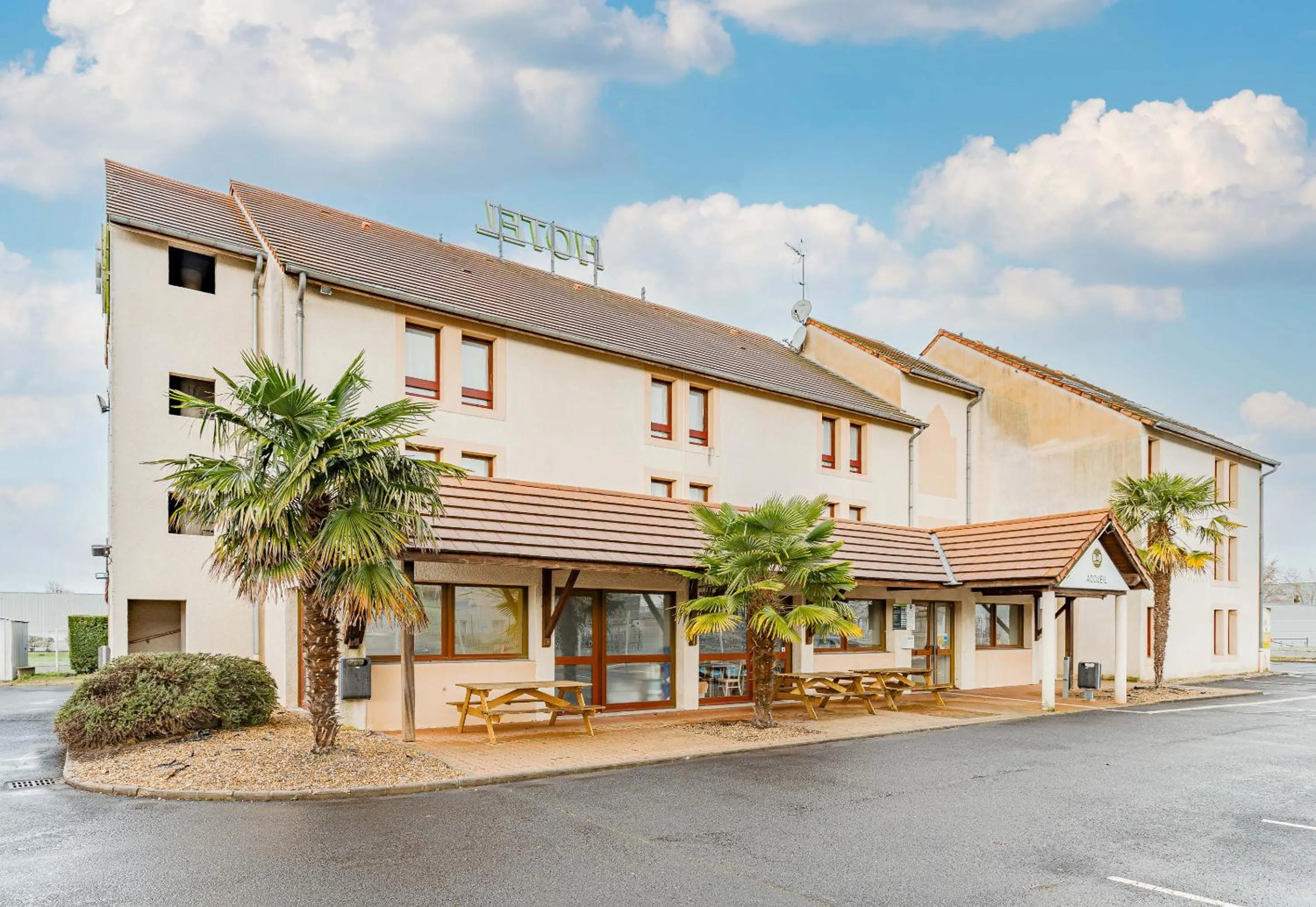 Property building in B&B HOTEL Chatellerault