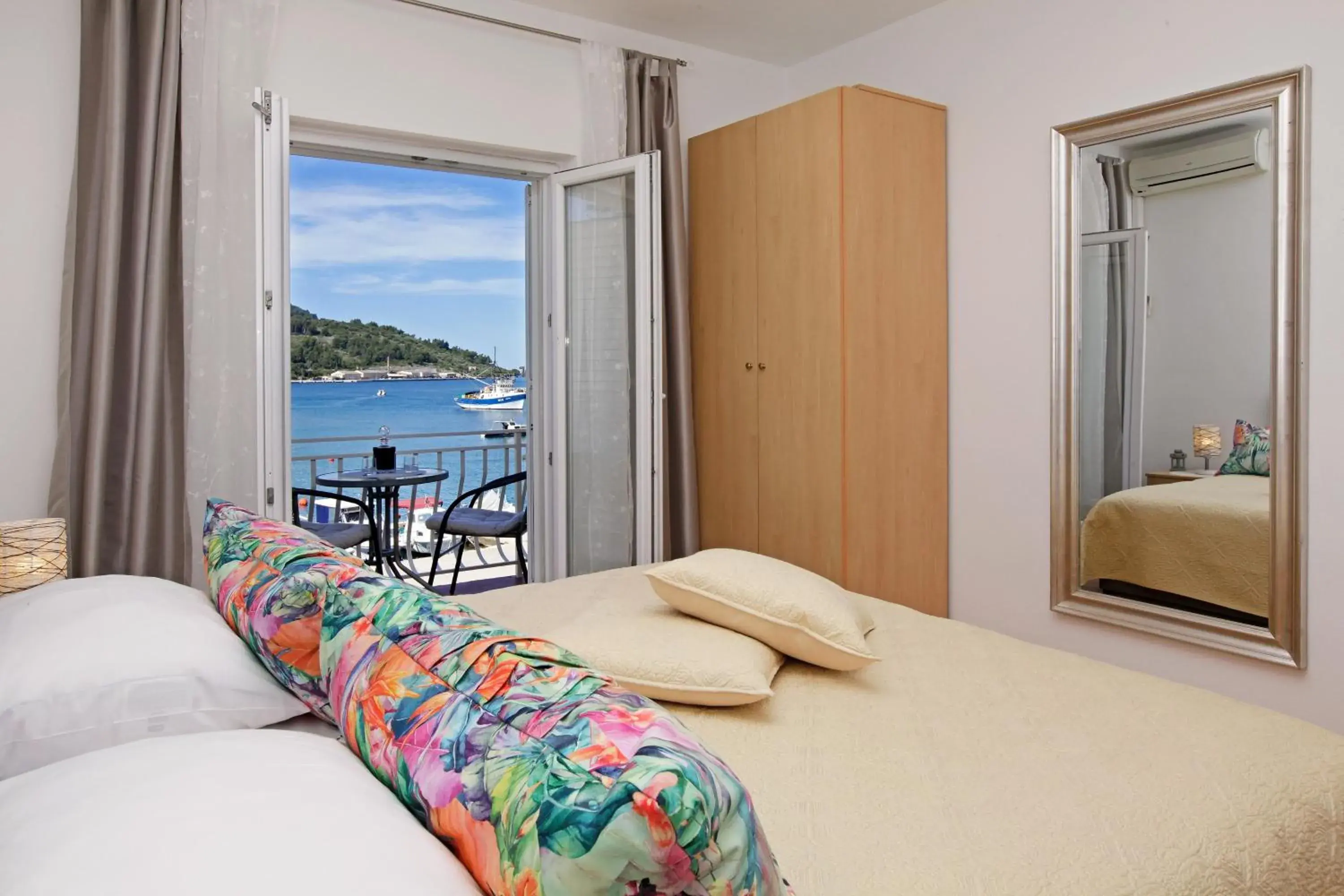 Three-Bedroom Apartment with Sea View in Sunshine Apartment Doda Three-Bedroom Apartment with Sea View in Sunshine Apartment Doda