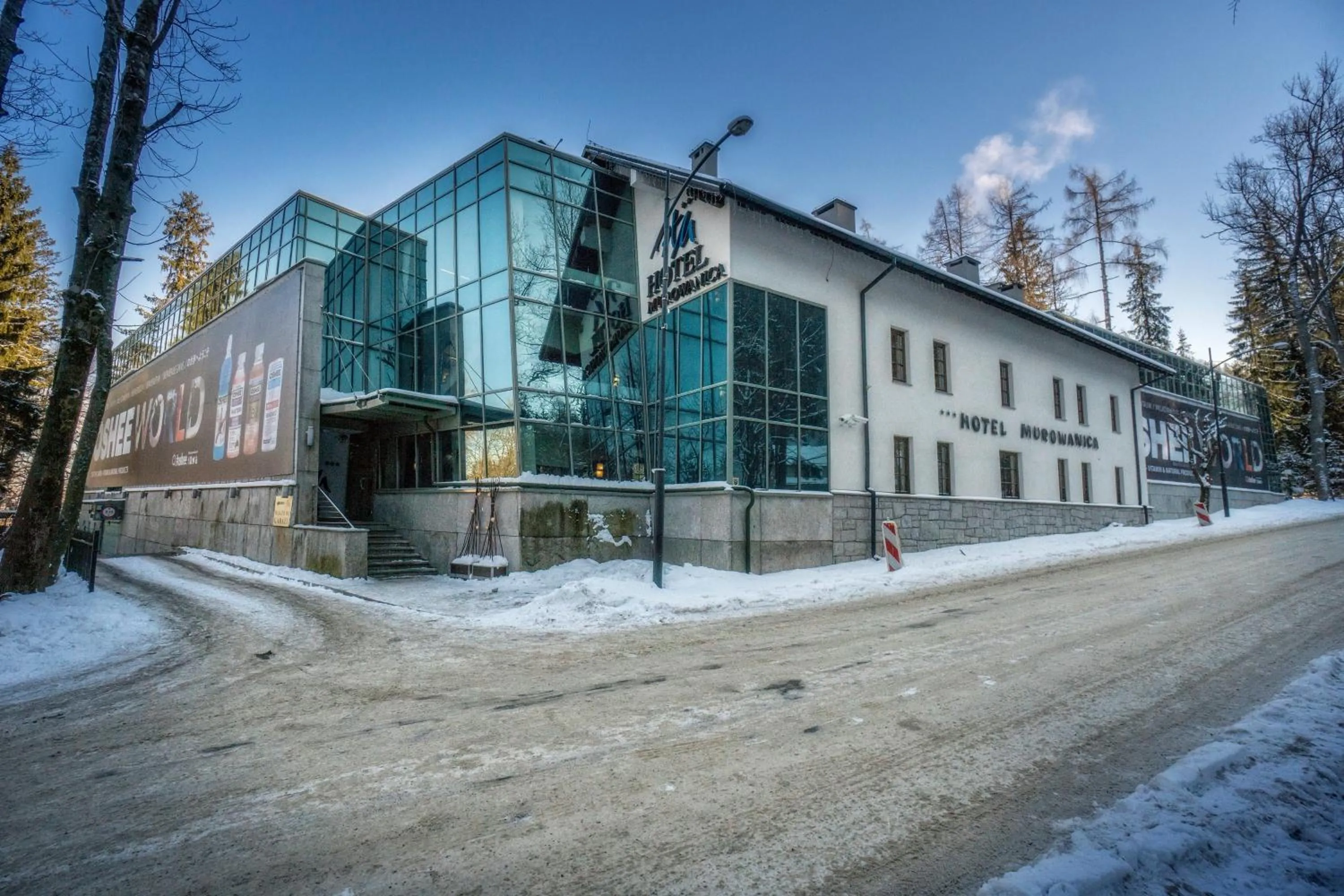 Property building in Hotel Murowanica