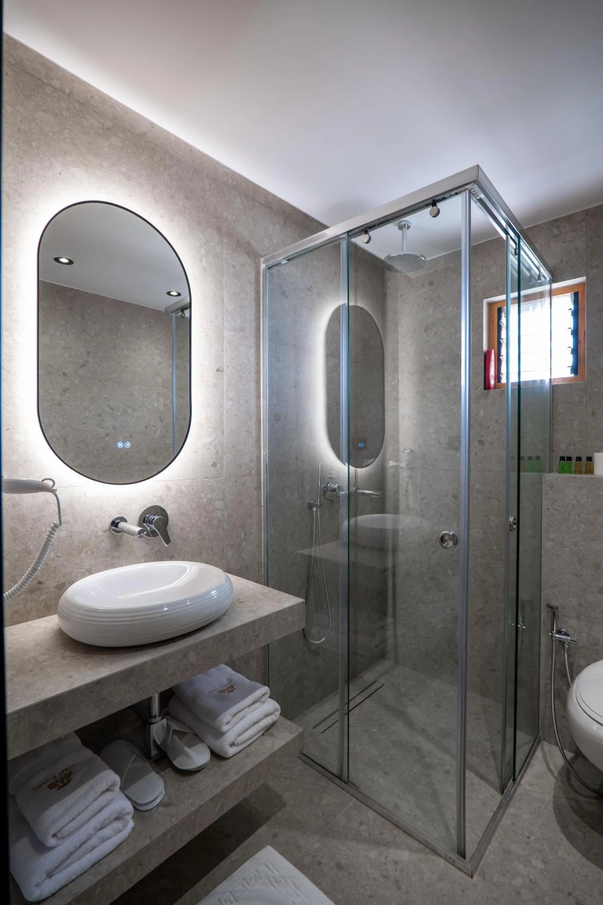 Shower in Hotel Castle