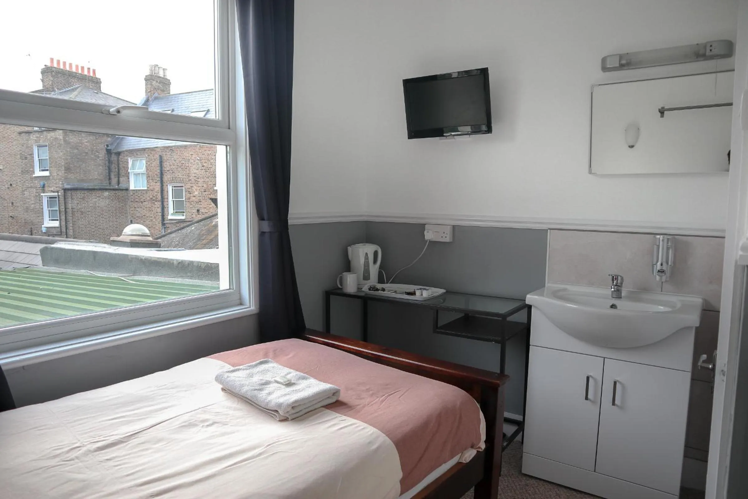 TV and multimedia, Bed in Hotel 261