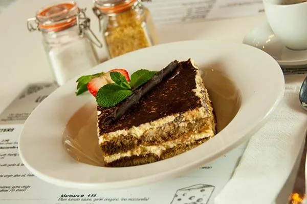 Restaurant/places to eat in Hotel 261