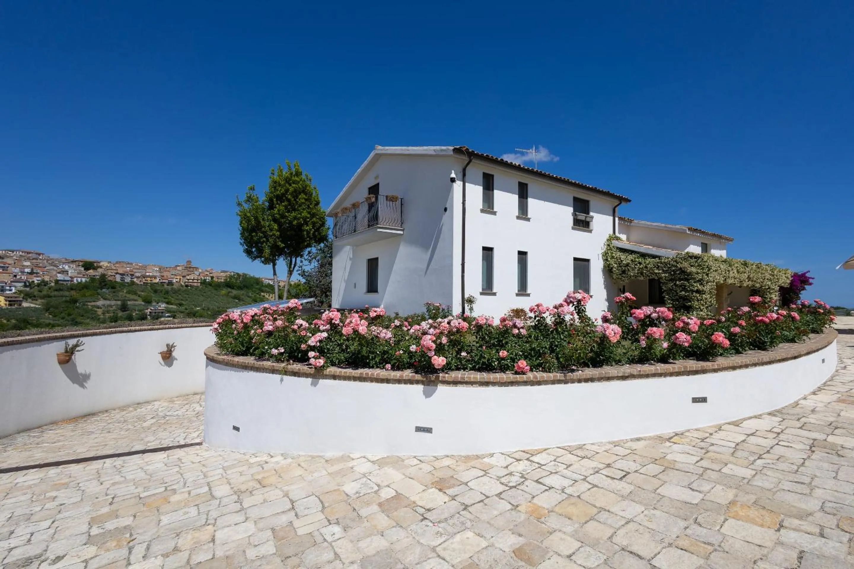 Property building in Villaggio Cristina