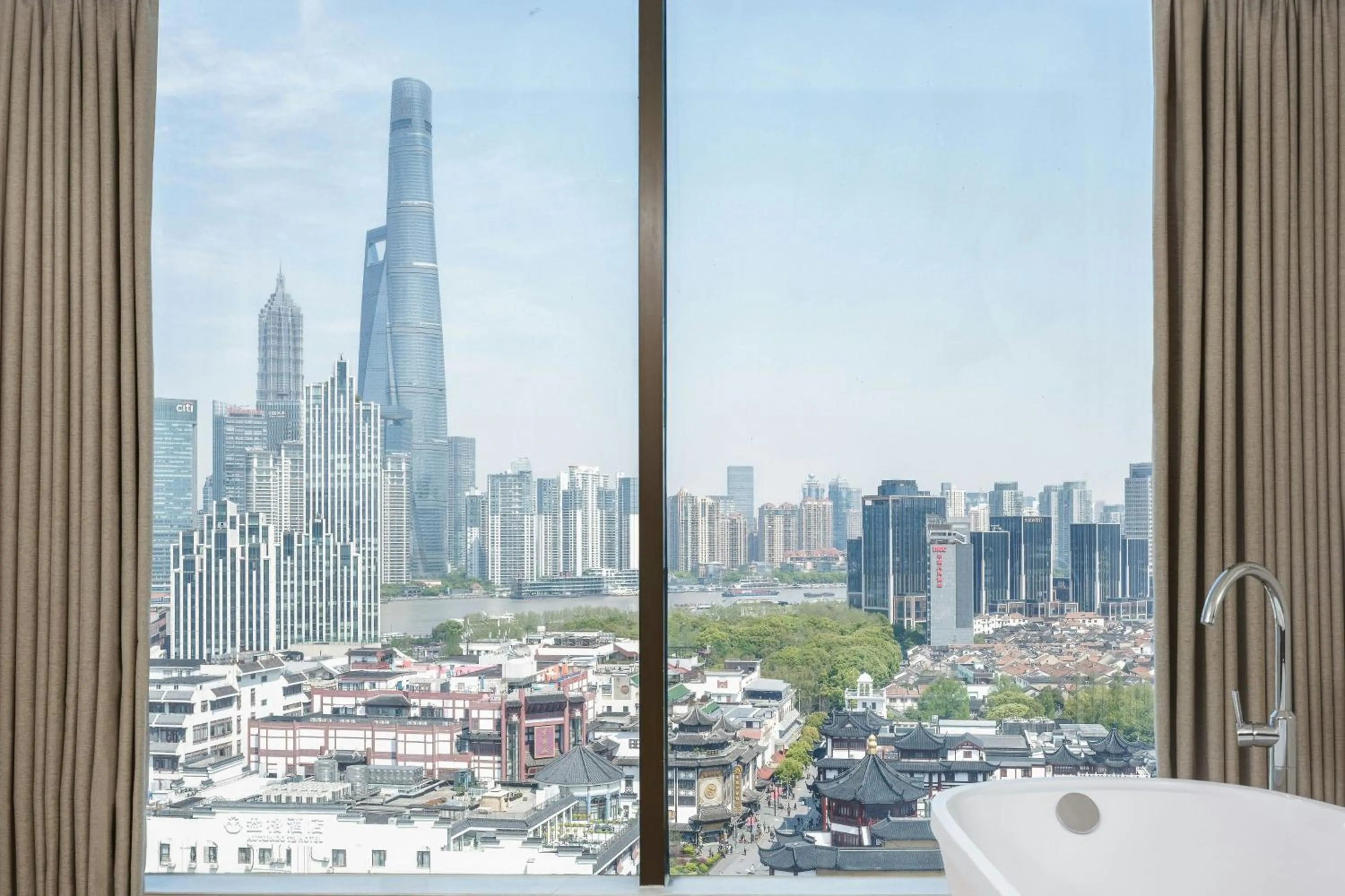 Photo of the whole room in Renaissance Shanghai Yu Garden Hotel on the Bund