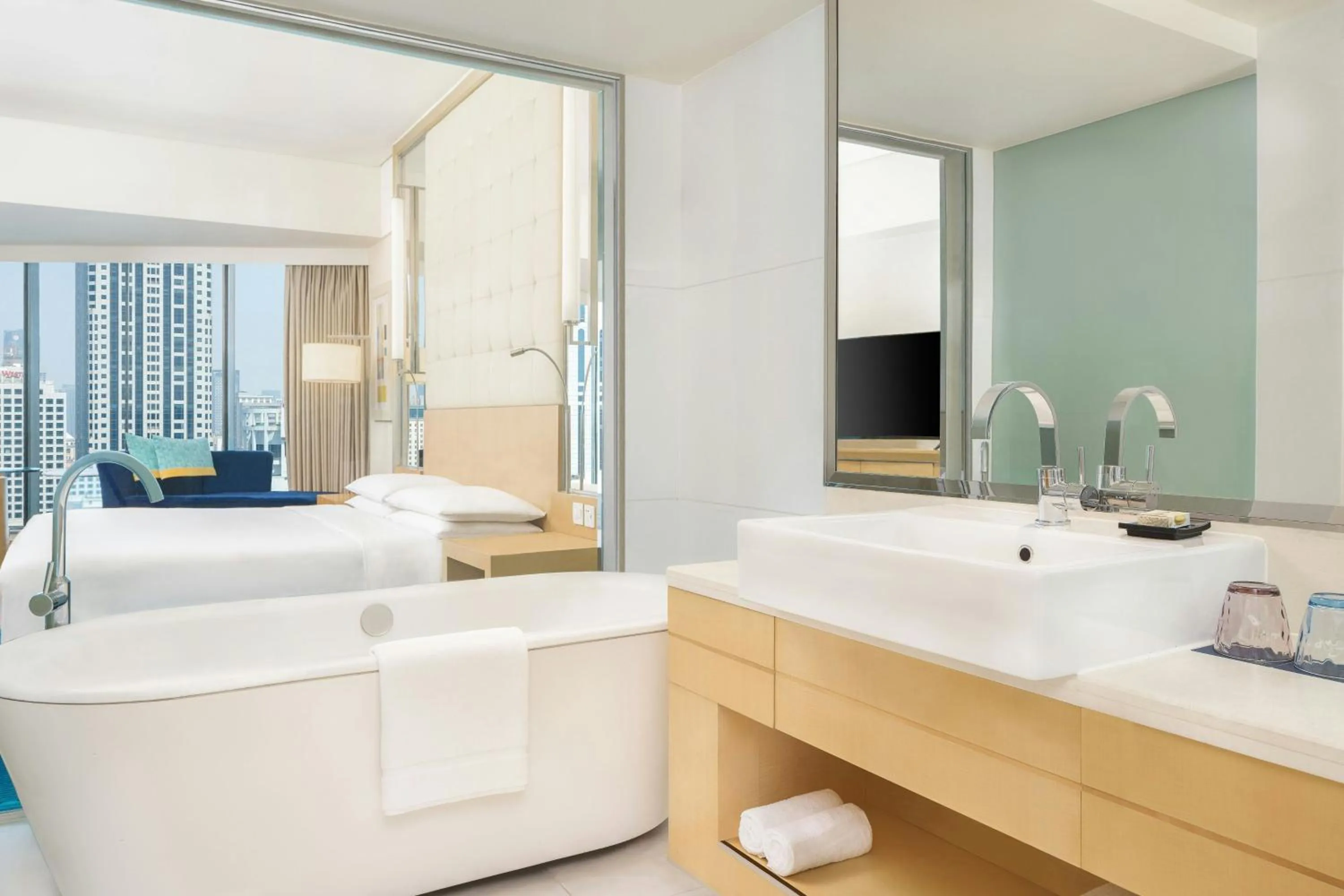 Bathroom, Bed in Renaissance Shanghai Yu Garden Hotel on the Bund