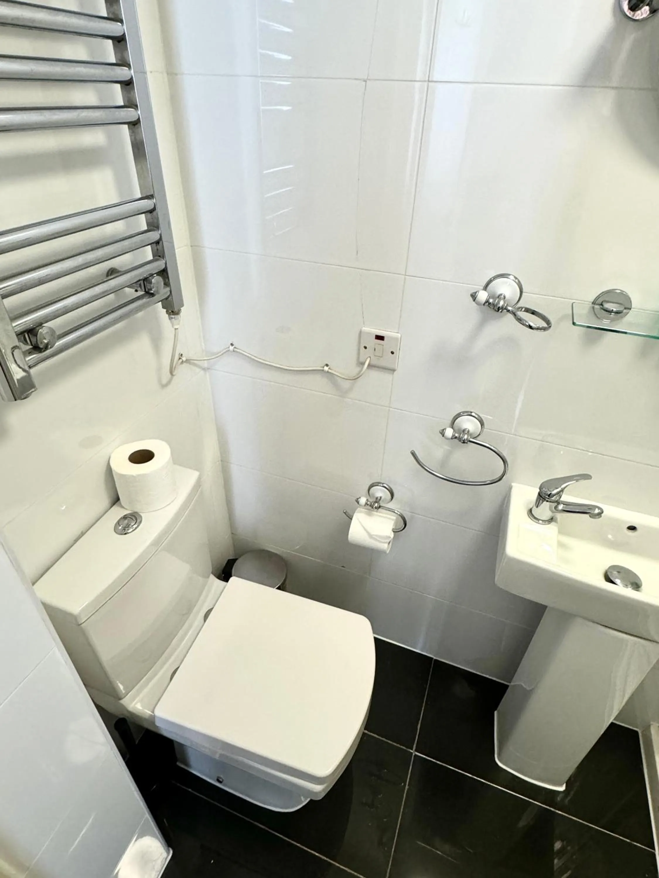 Toilet in ABC Hyde Park Hotel