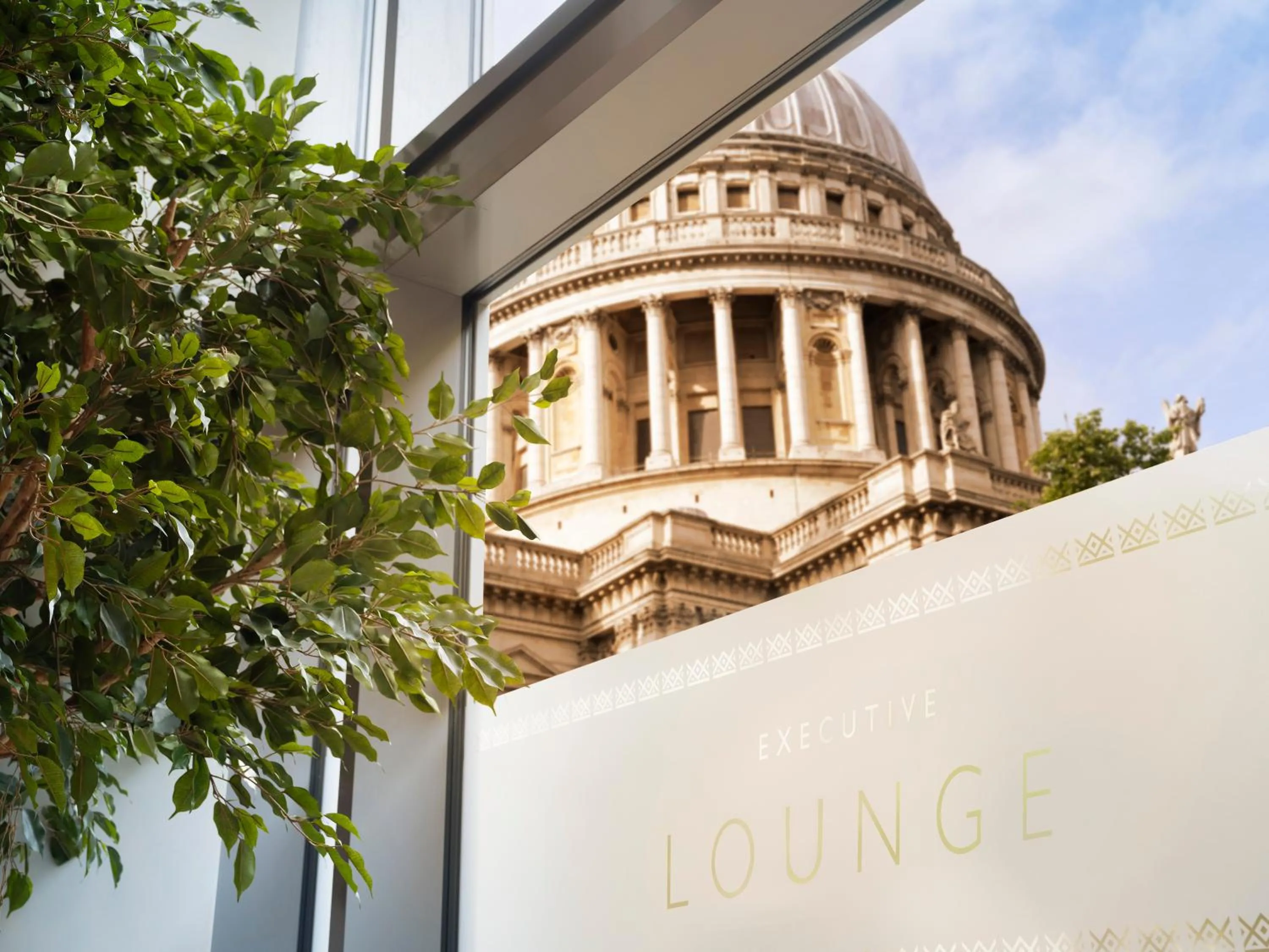 Lounge or bar in Leonardo Royal London St Paul’s