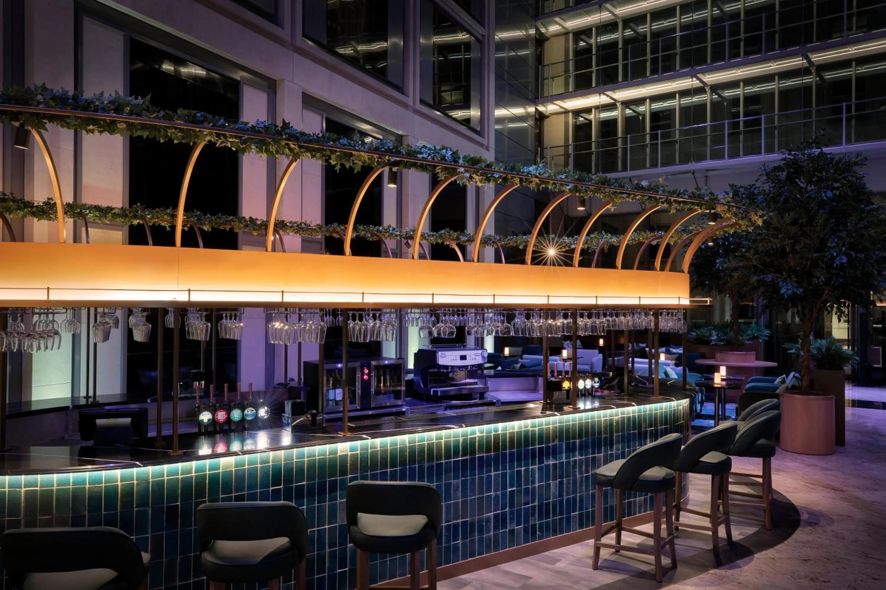 Lounge or bar in Leonardo Royal London St Paul’s