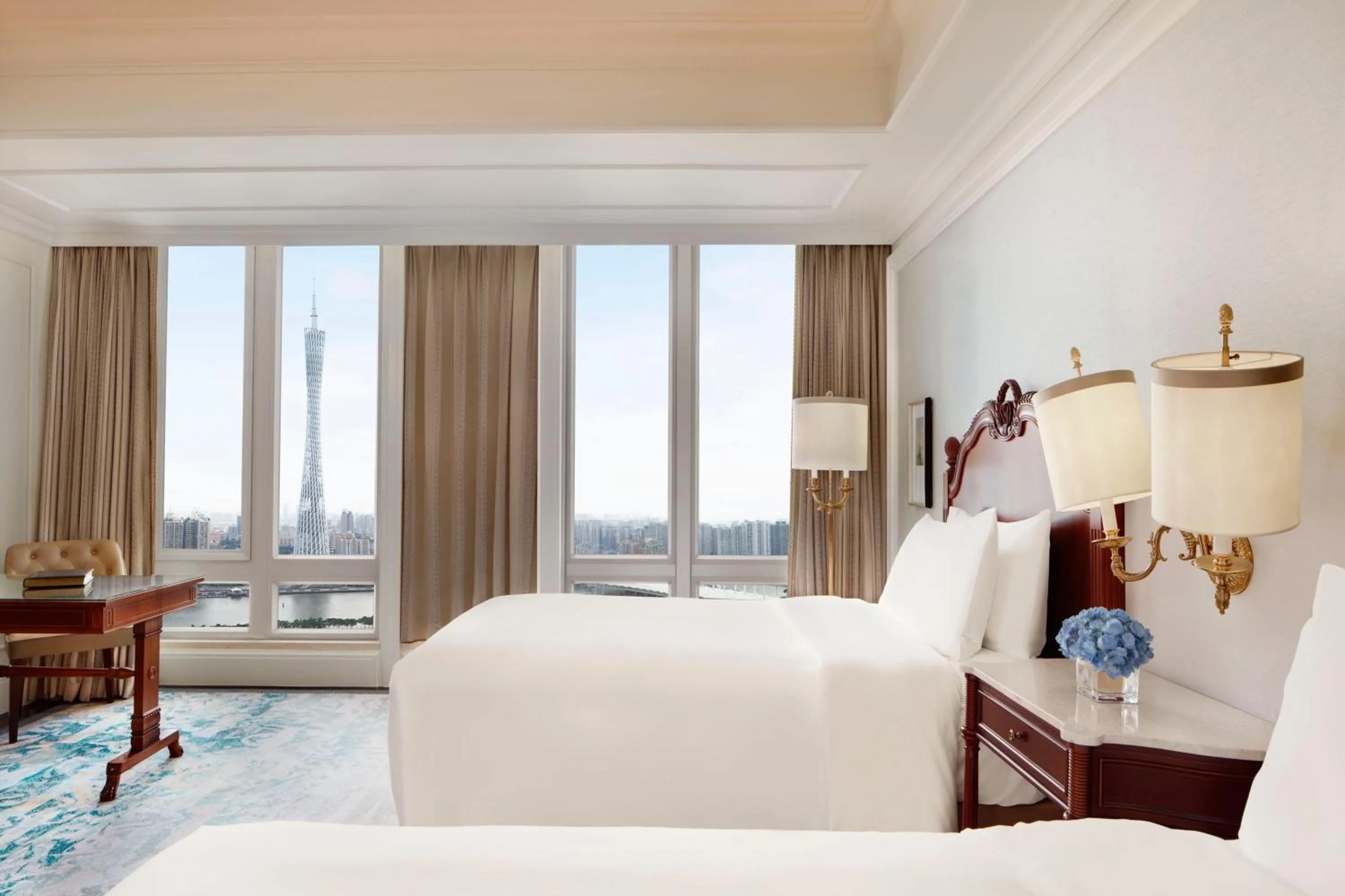 Photo of the whole room, Bed in The Ritz-Carlton, Guangzhou