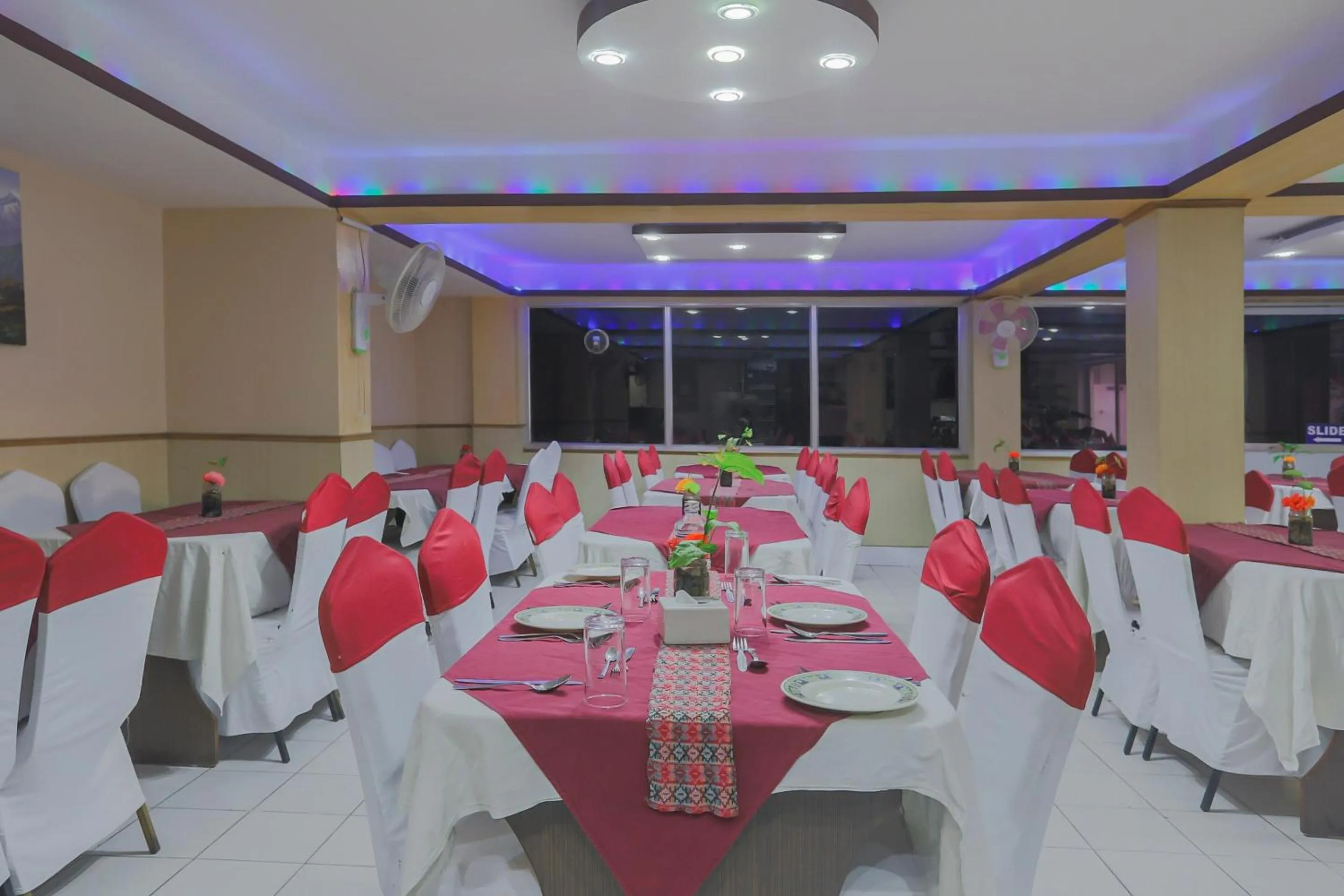 Restaurant/places to eat in OYO 789 Hotel Shivam Plaza