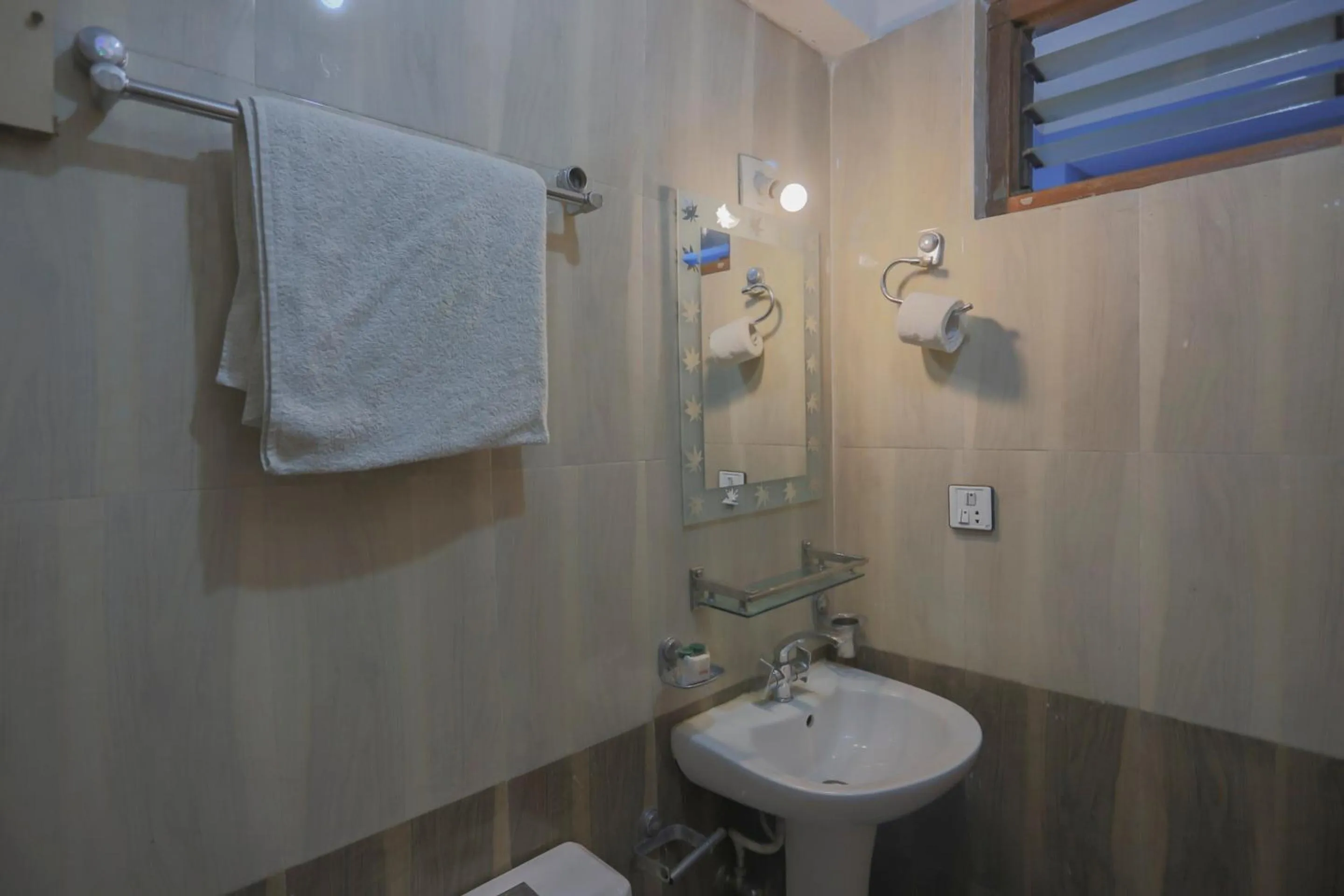 Bathroom in OYO 789 Hotel Shivam Plaza