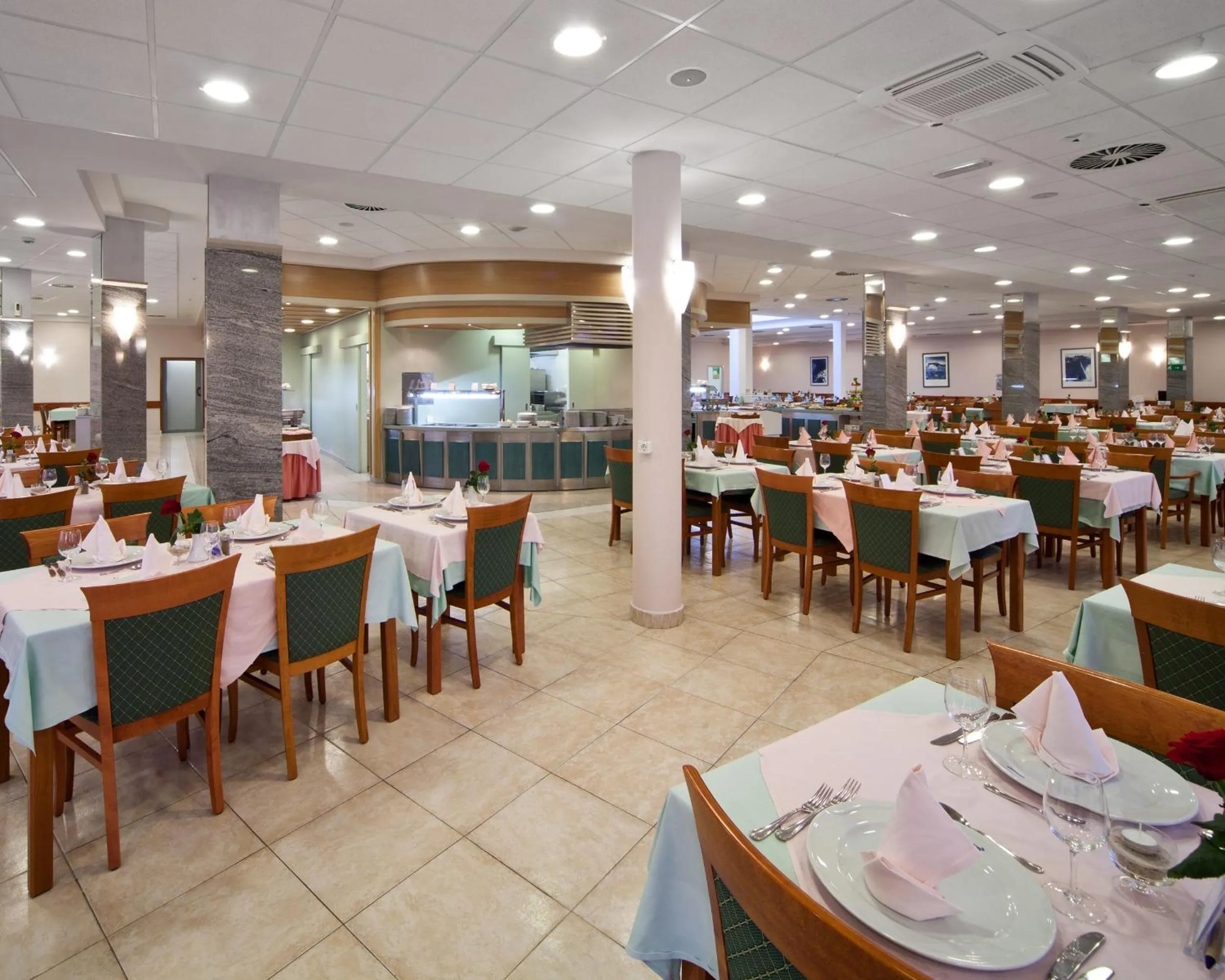 Restaurant/places to eat in Bluesun Holiday Village Afrodita