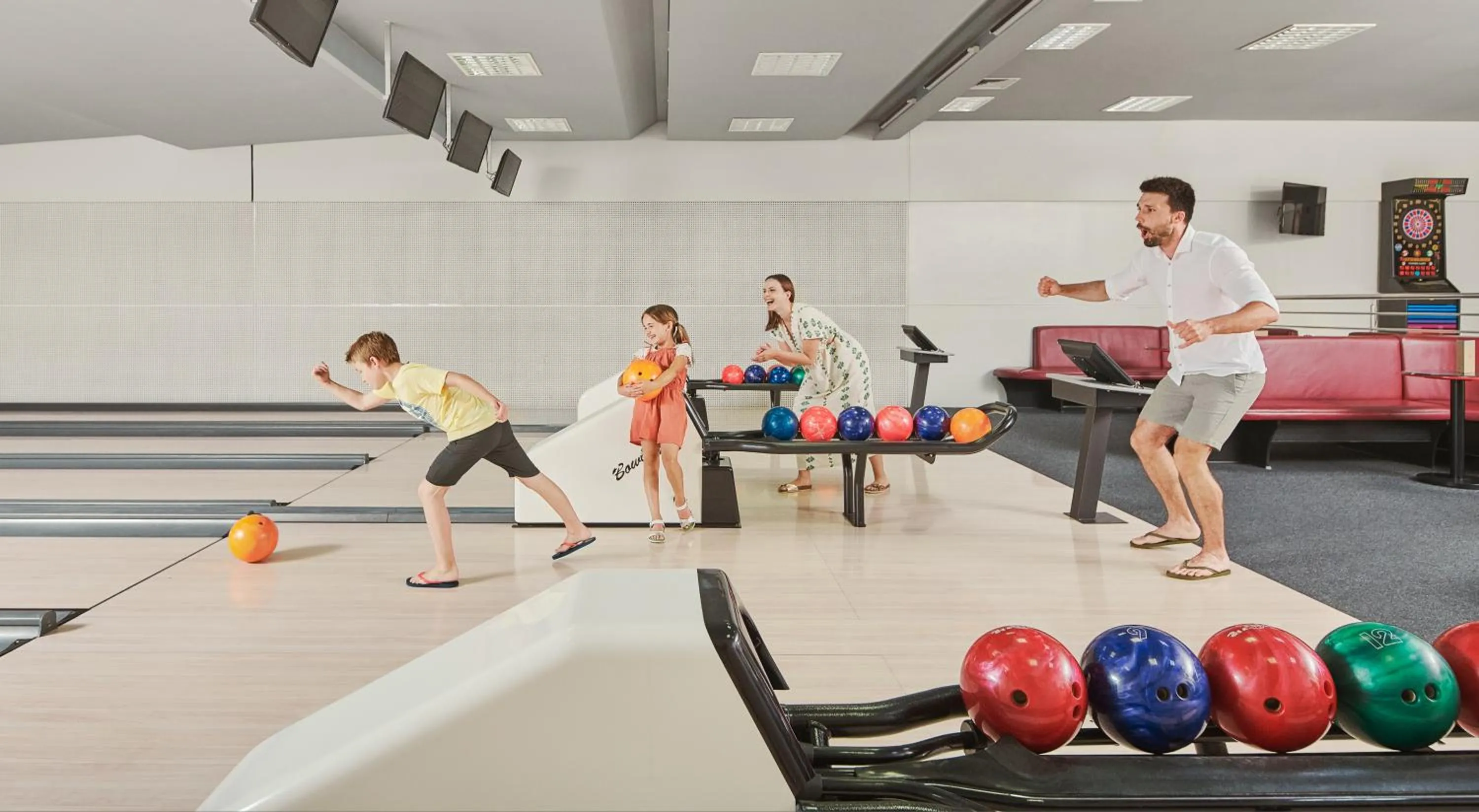 Bowling in Bluesun Hotel Elaphusa