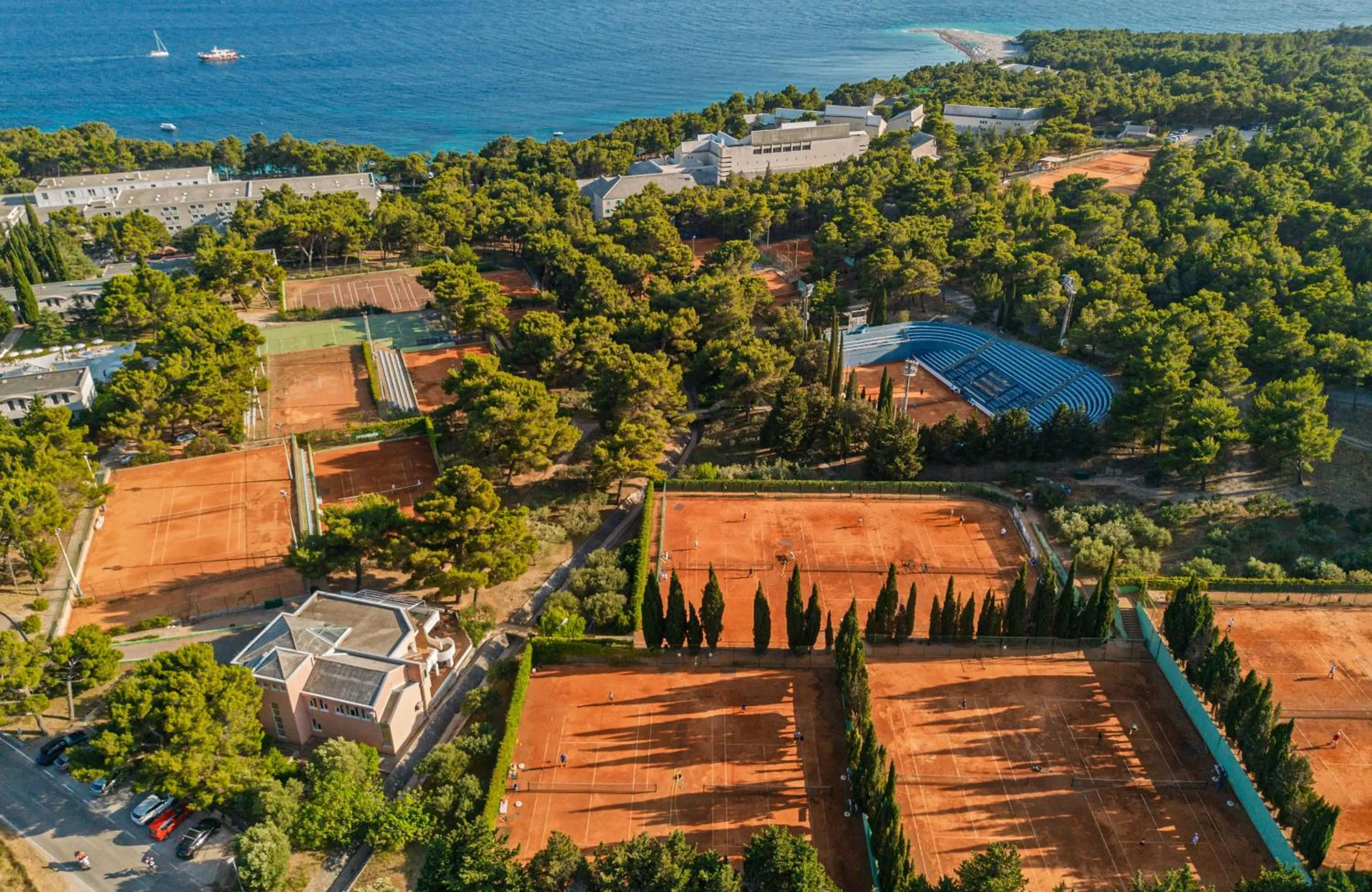 Tennis court in Bluesun Hotel Elaphusa