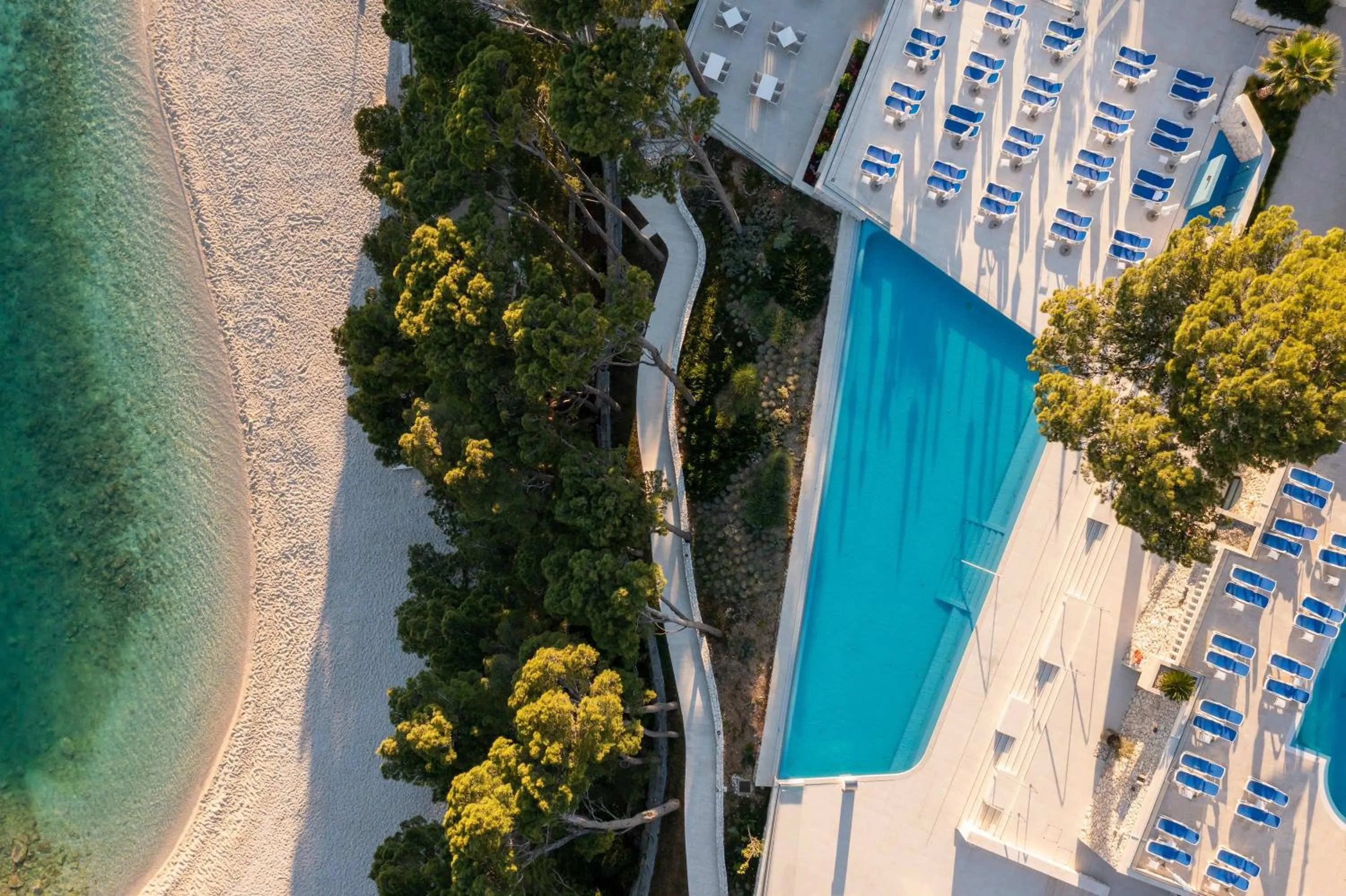 Swimming pool in Bluesun hotel Berulia