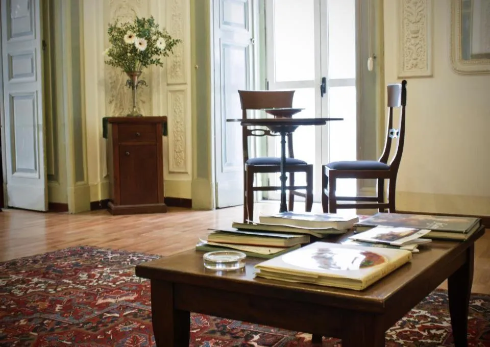 Communal lounge/ TV room in B&B Miseria e Nobilta'