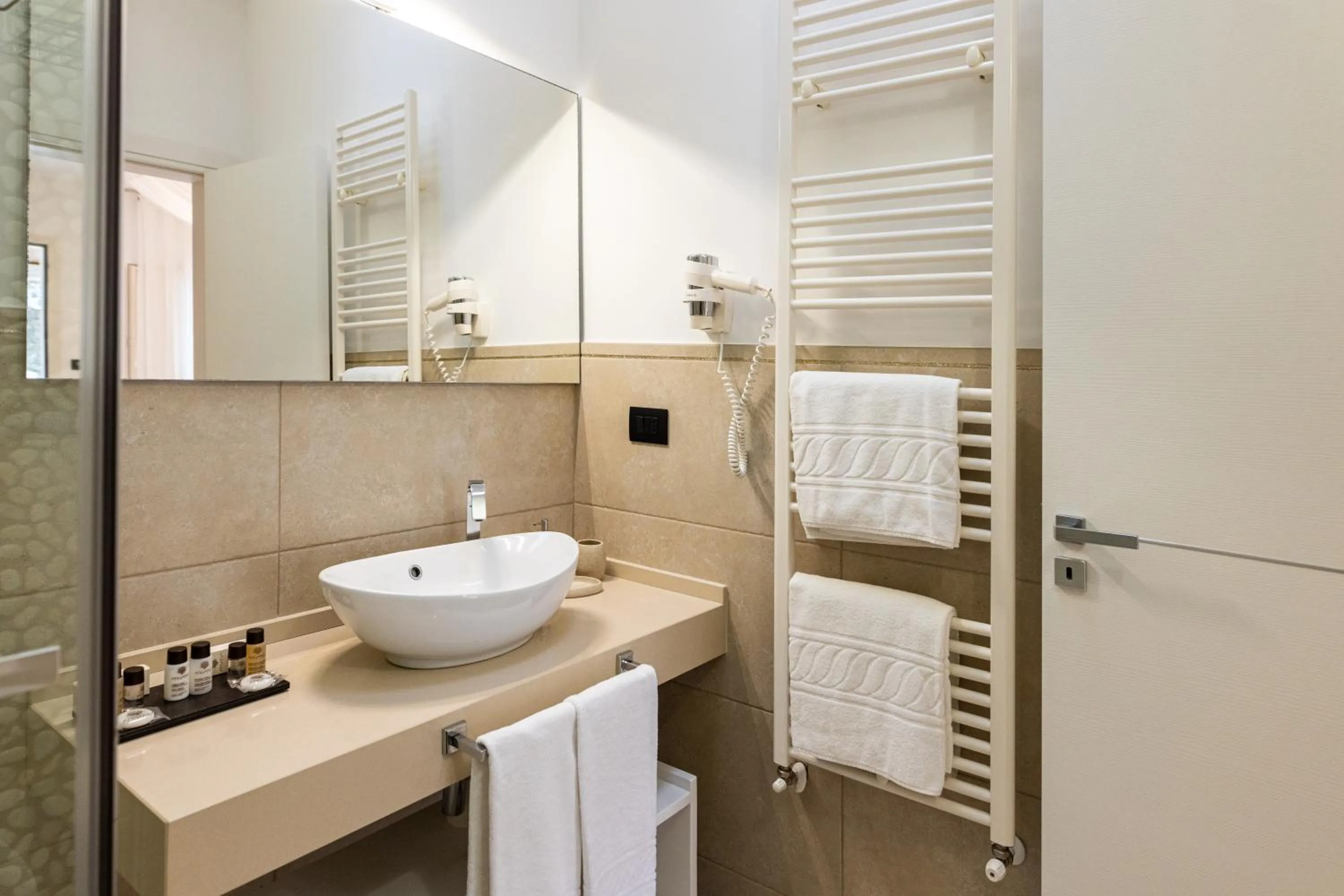 Bathroom in Masseria Muntibianchi AgriResort Restaurant & SPA