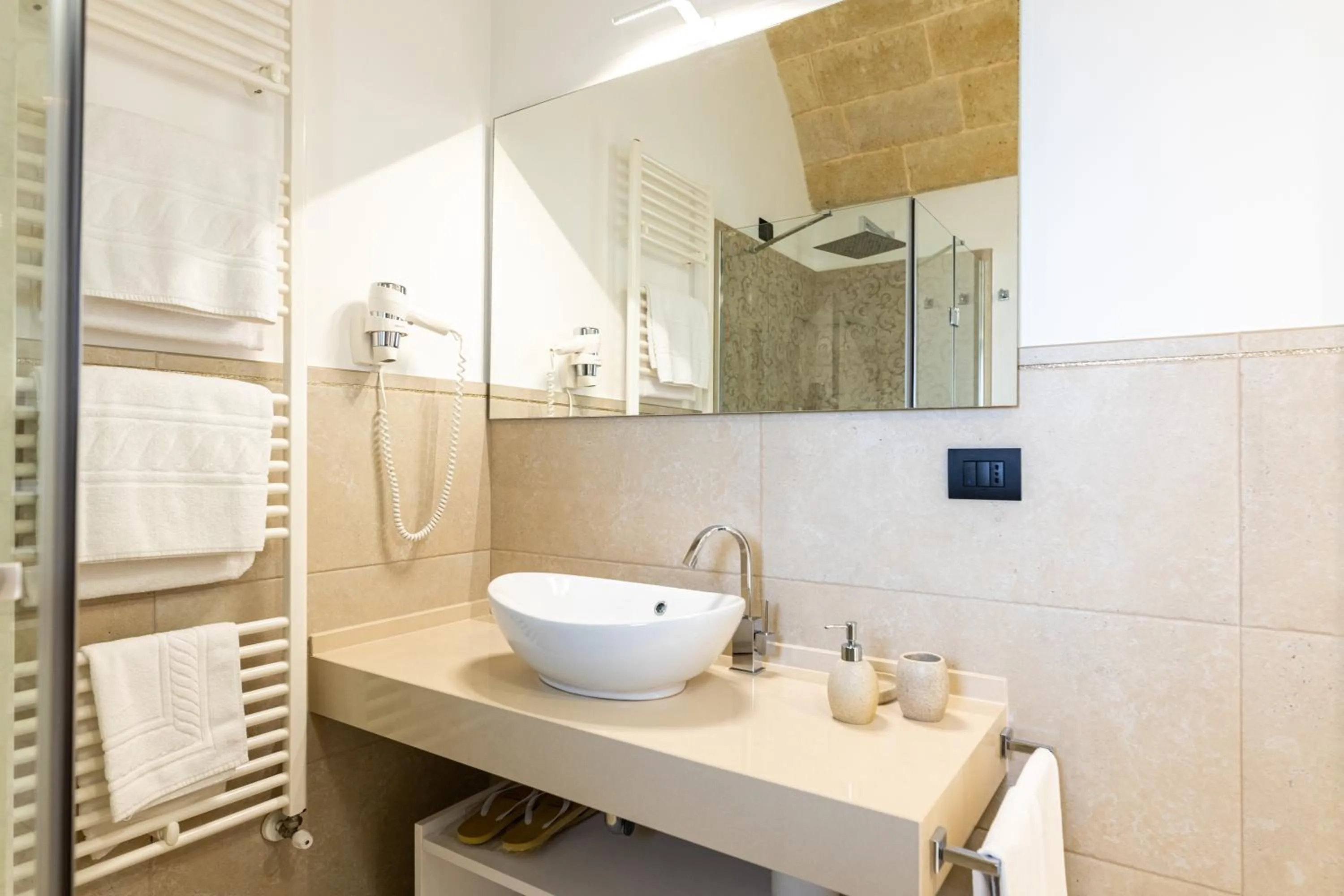 Bathroom in Masseria Muntibianchi AgriResort Restaurant & SPA
