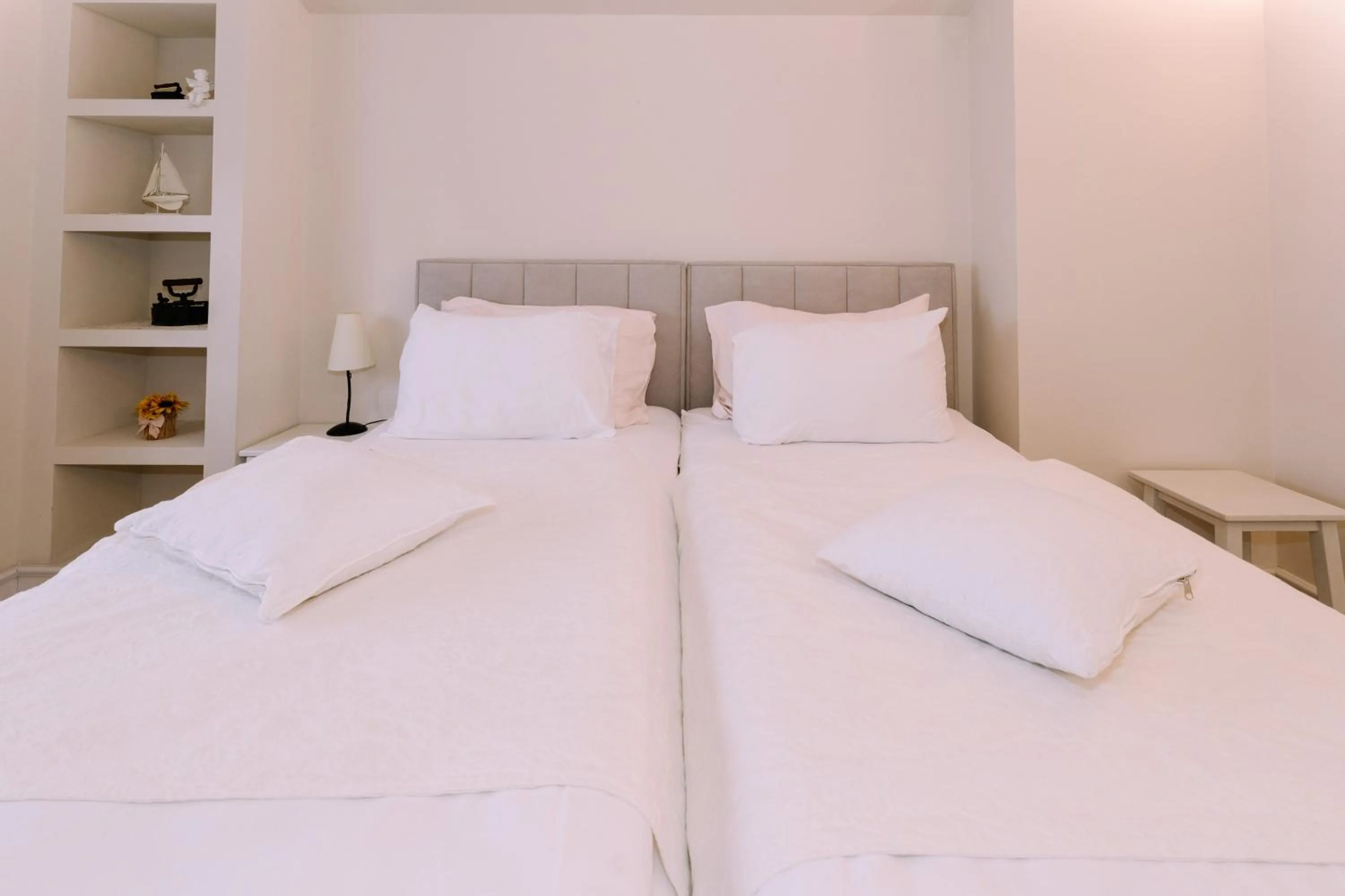 Bed in Hotel Abalone