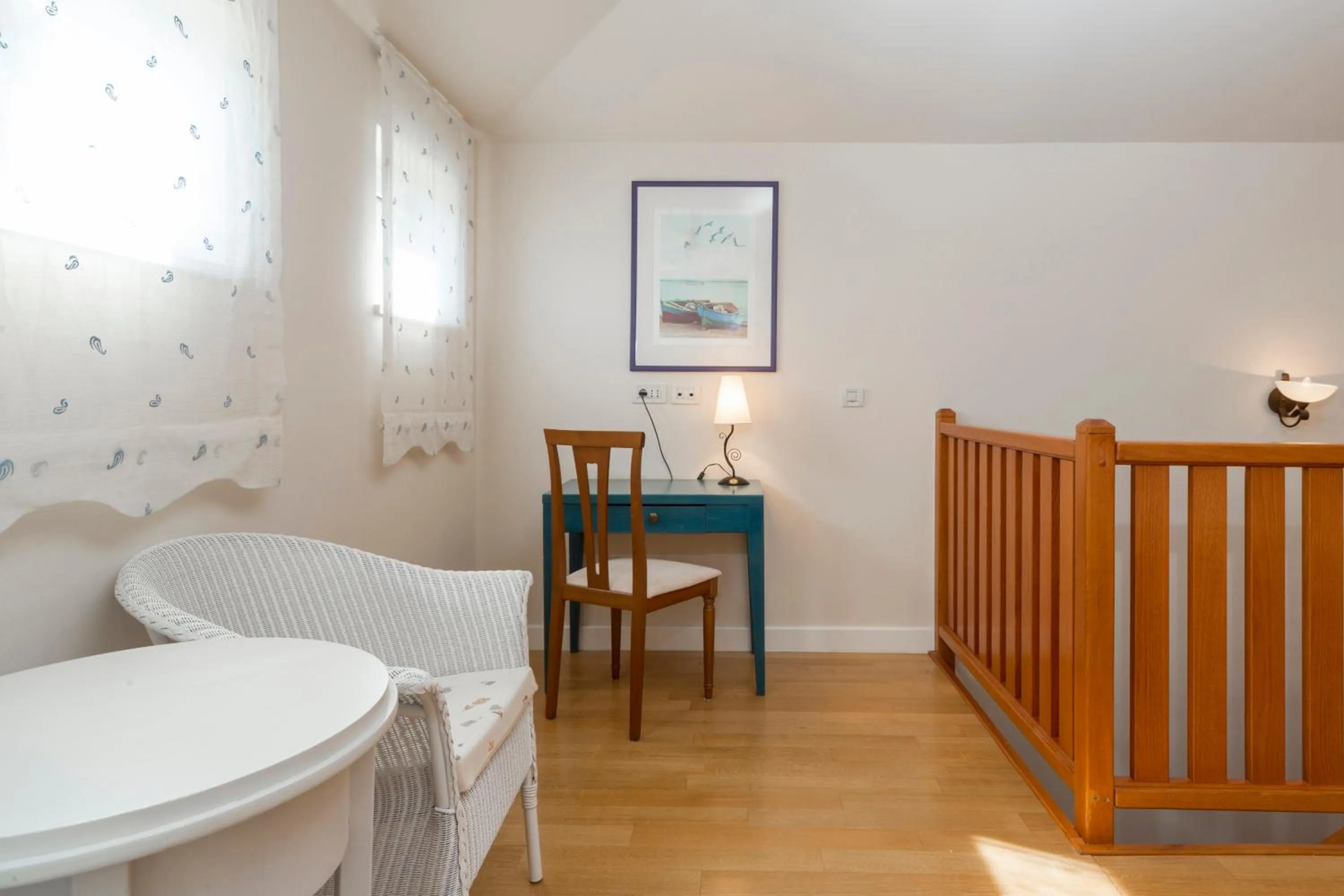 Seating area, Bed in Hotel Abalone