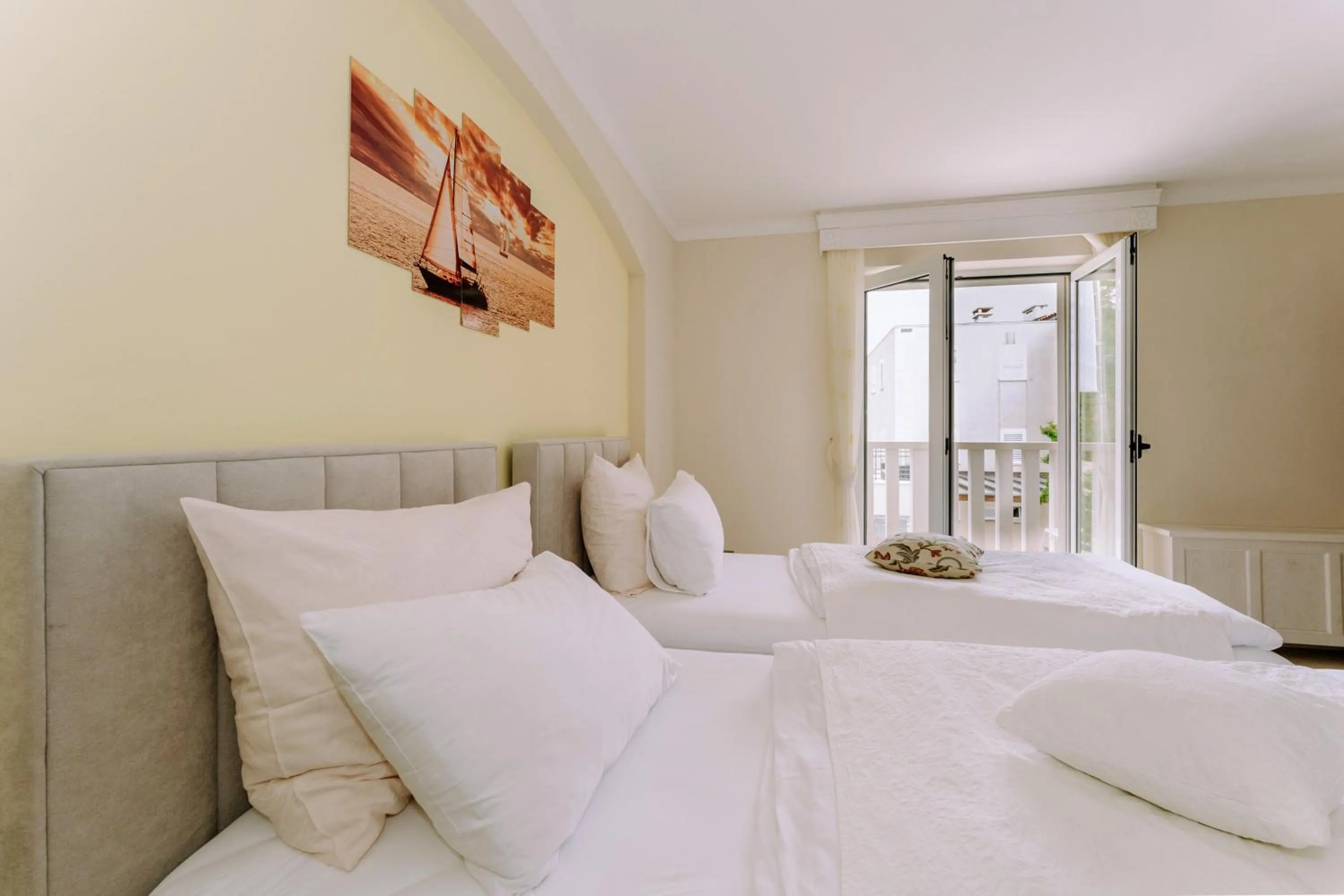 Bed in Hotel Abalone