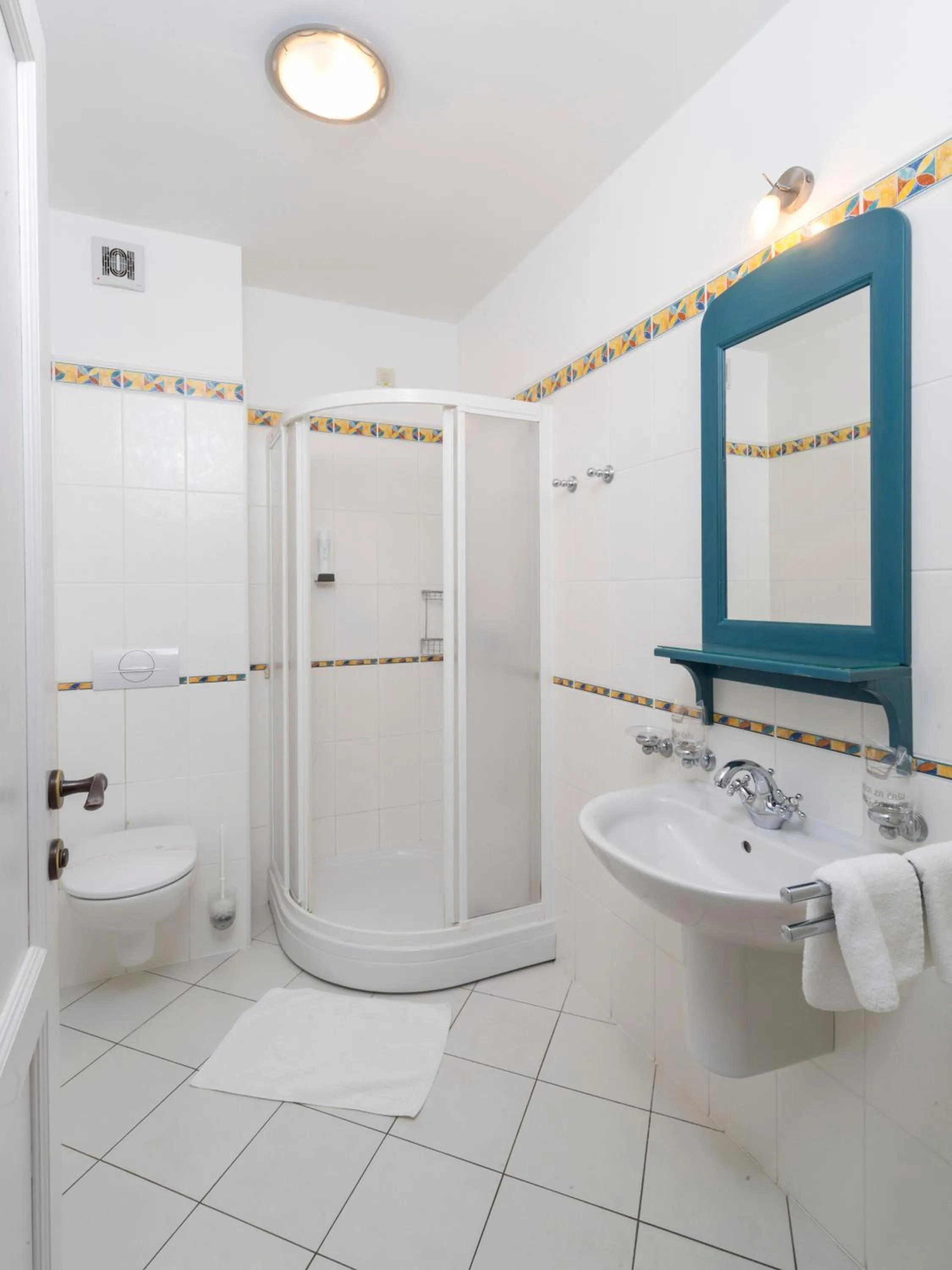 Shower in Hotel Abalone