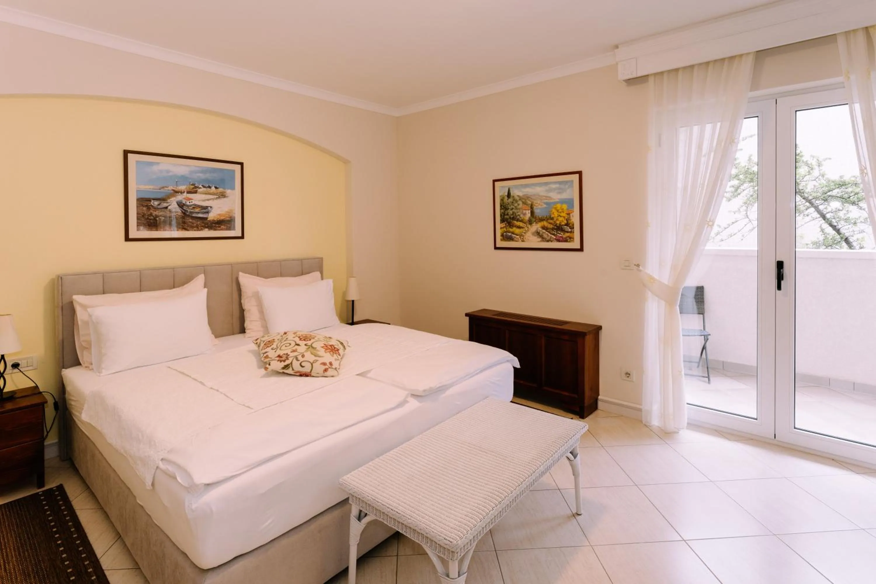 Bed in Hotel Abalone