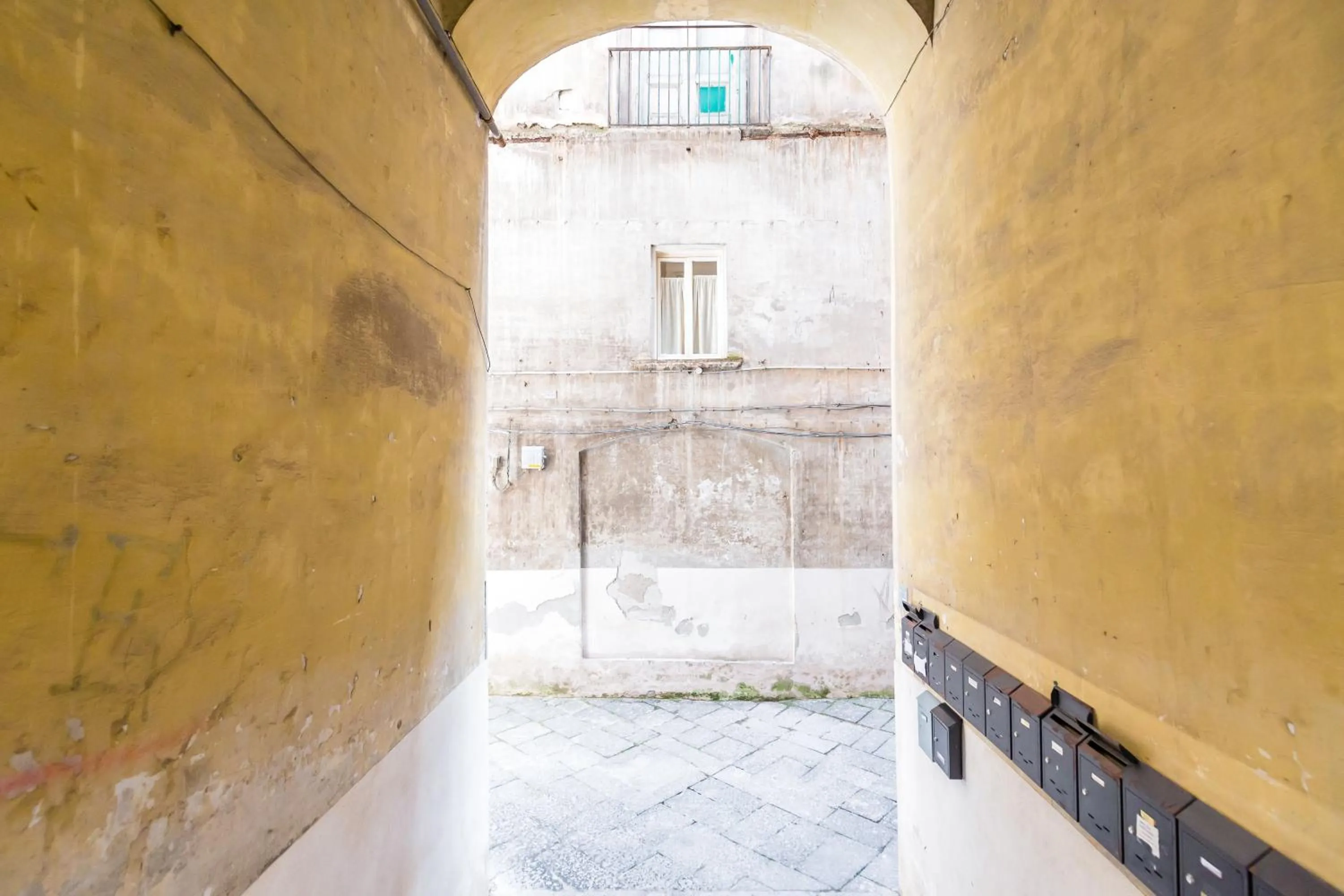 Facade/entrance in B&B Antica Napoli