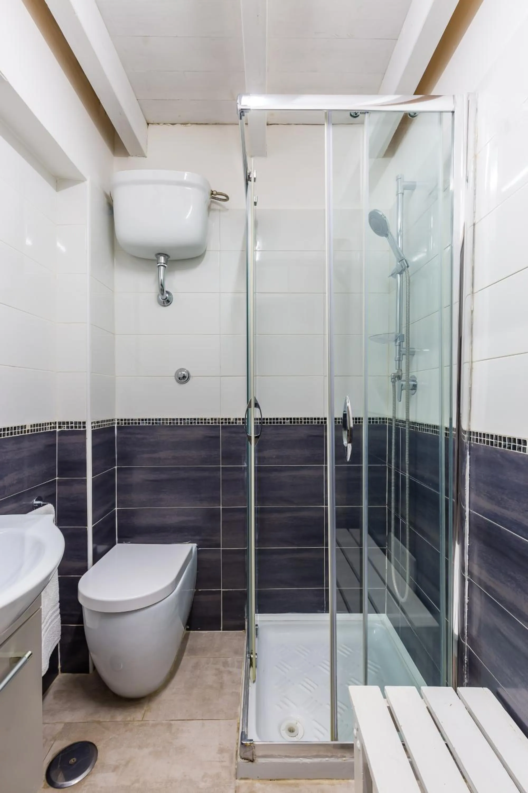 Shower in B&B Antica Napoli