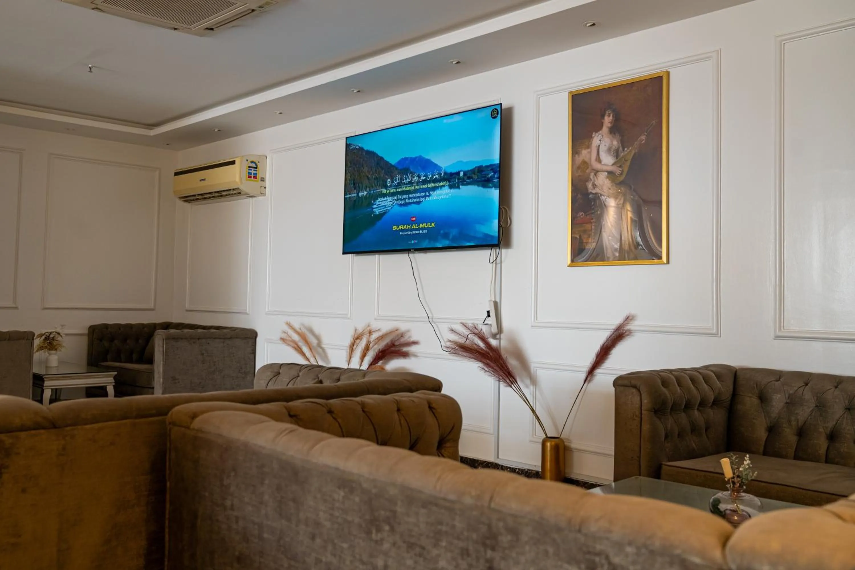 Restaurant/places to eat in Golden Garden Al Corniche