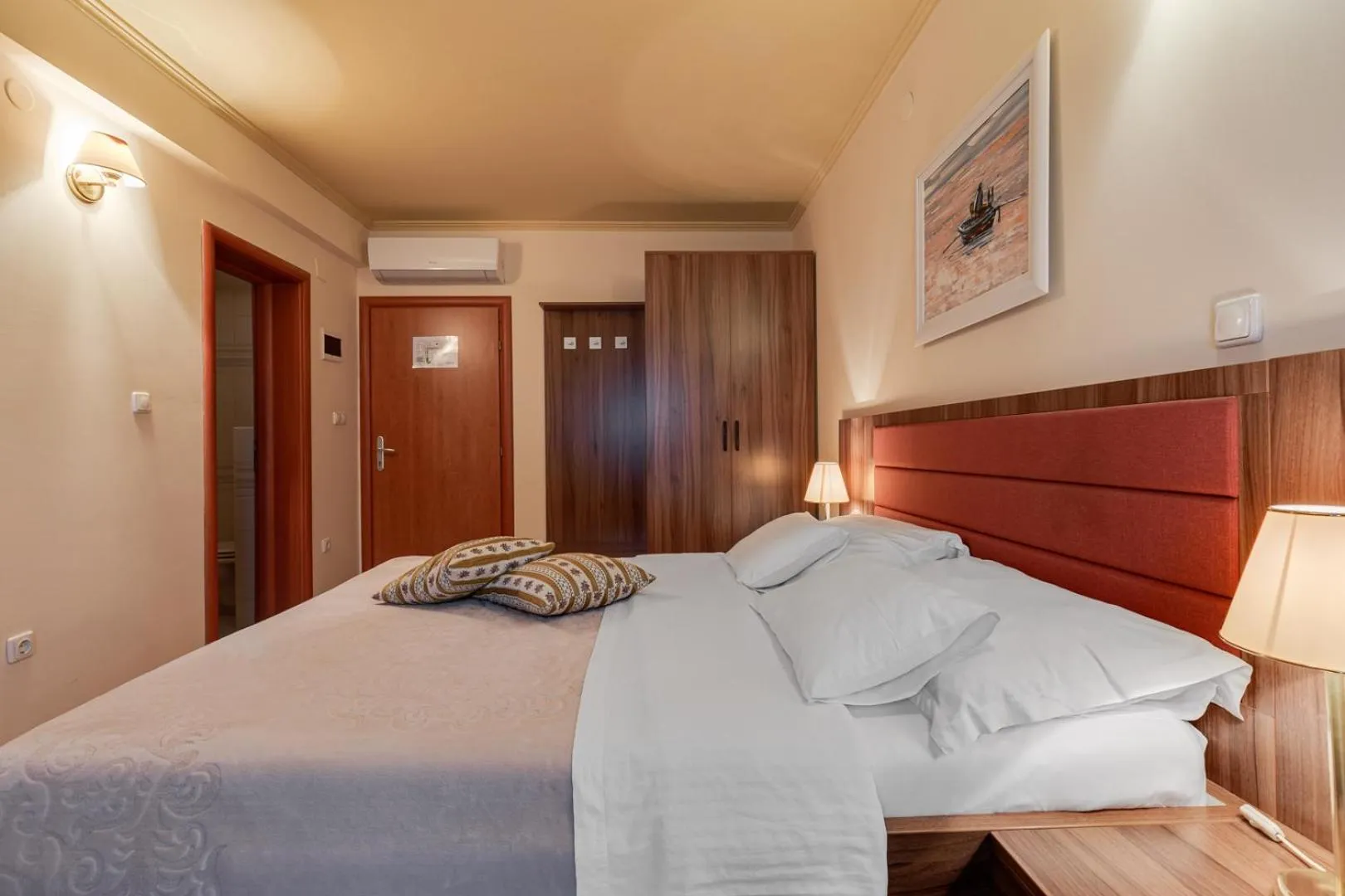 Bed in Hotel Marinko