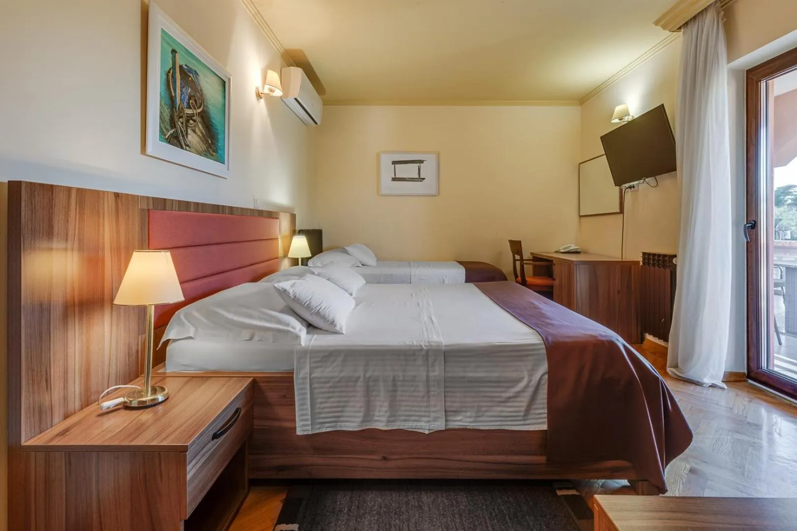 Bed in Hotel Marinko