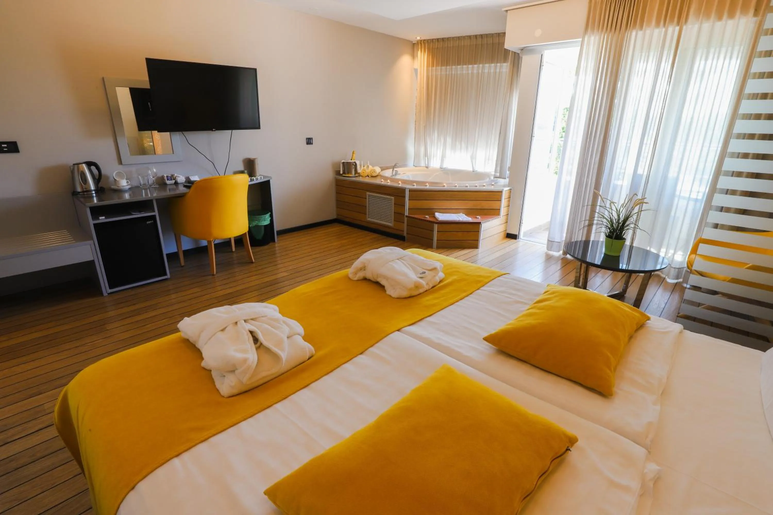 Hot Tub, Bed in Wellness Hotel Villa Magdalena