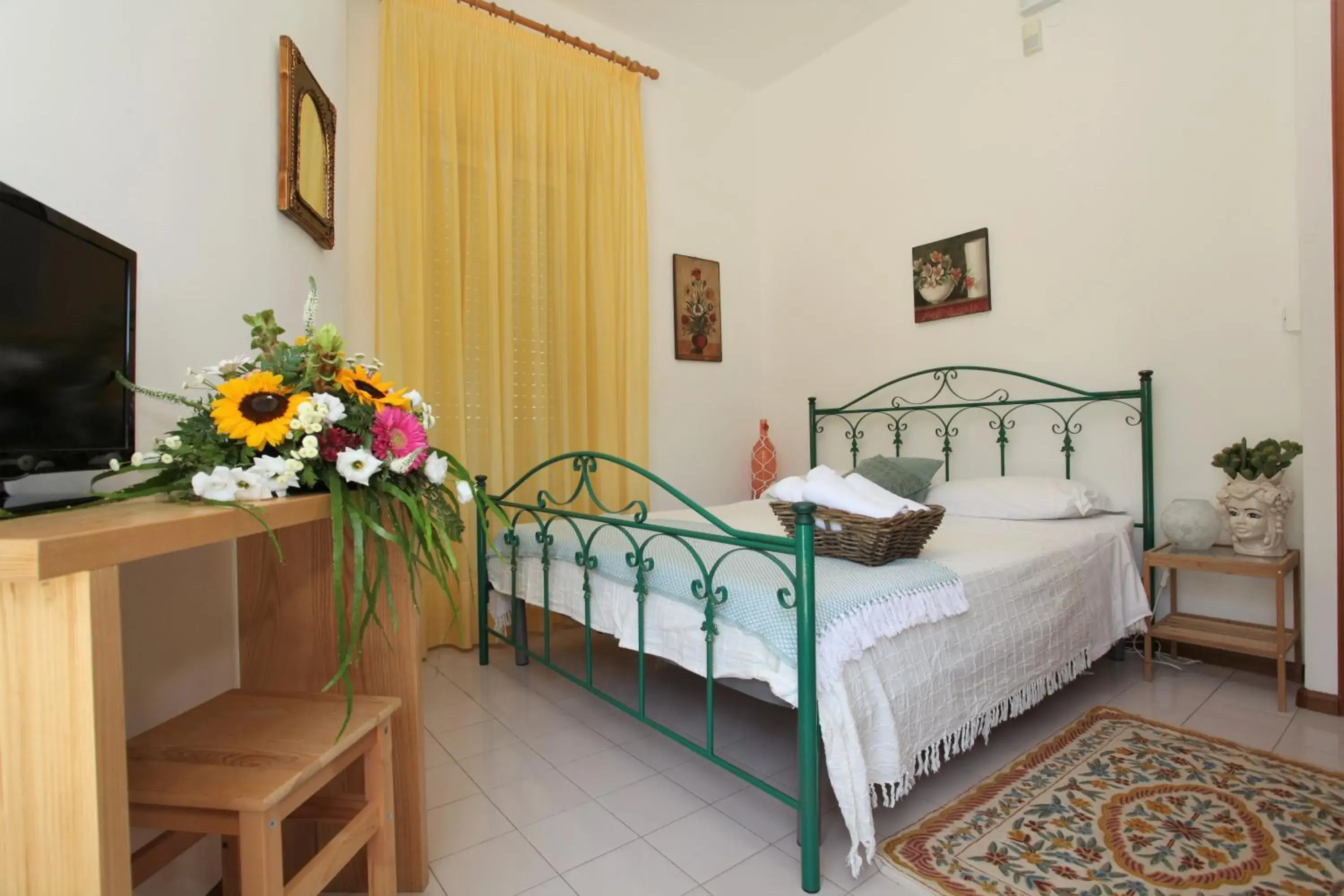 Double Room with Private External Bathroom - single occupancy in B&B Villa Maiolica Double Room with Private External Bathroom - single occupancy in B&B Villa Maiolica