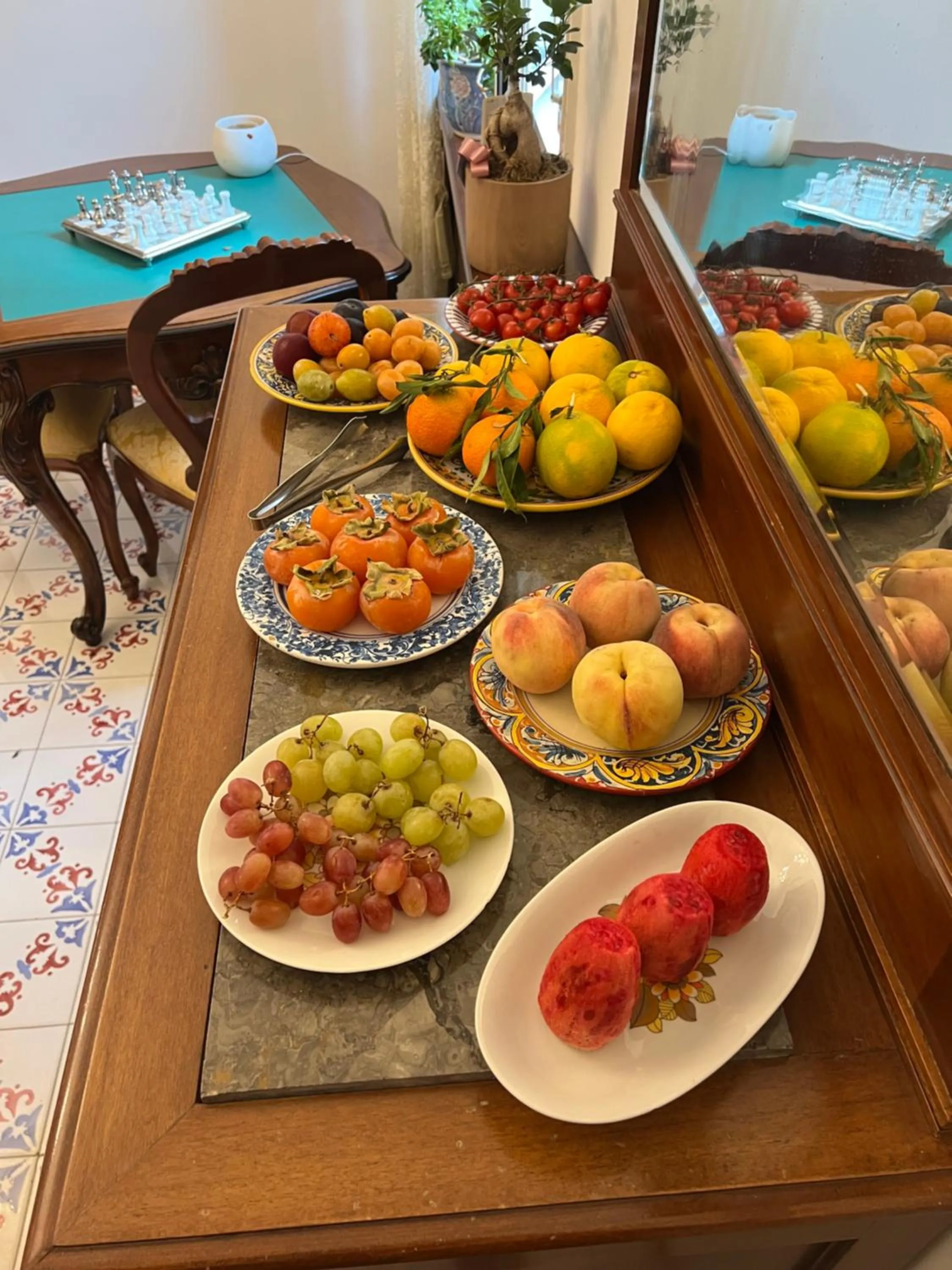 Communal lounge/ TV room in B&B Villa Maiolica