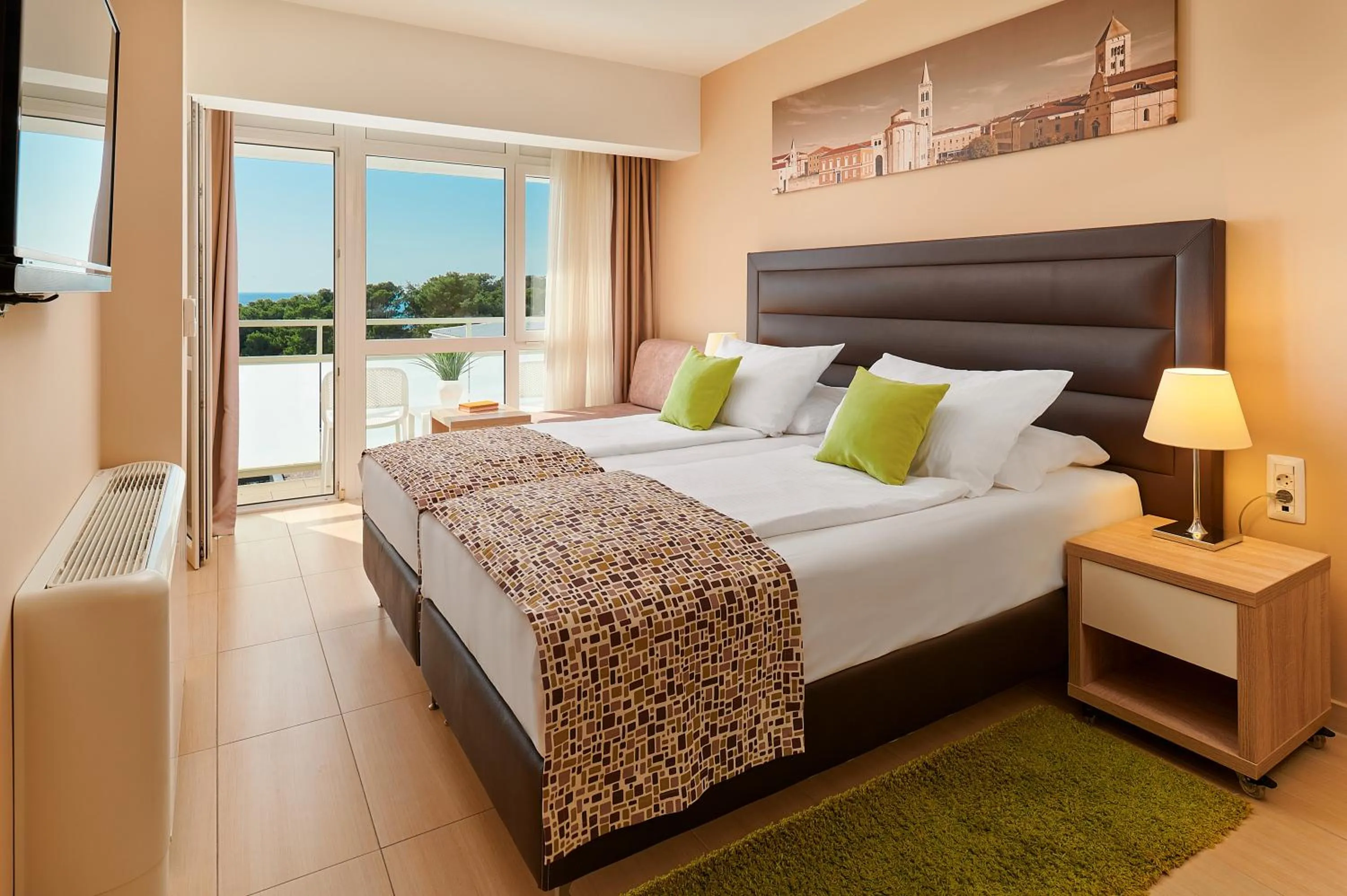 Photo of the whole room, Bed in Hotel Pinija