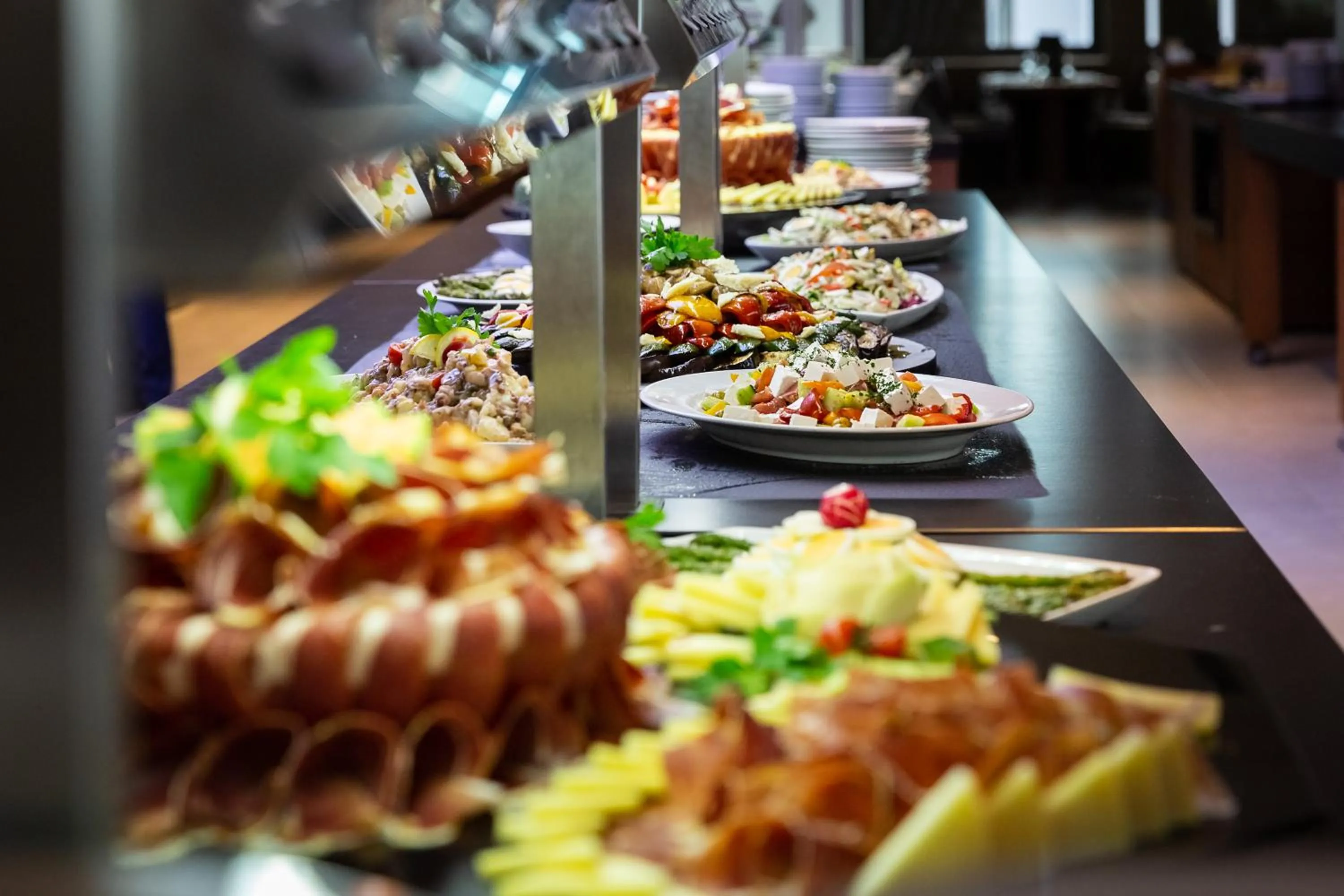 Restaurant/places to eat in Hotel Pinija