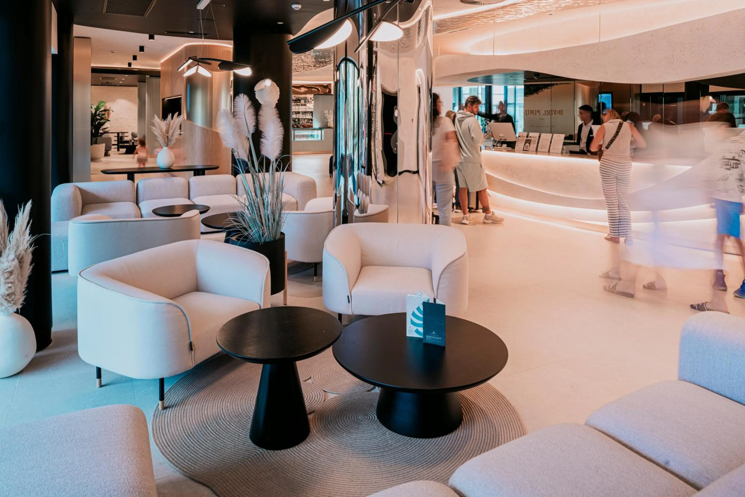 Restaurant/places to eat in Hotel Pinija