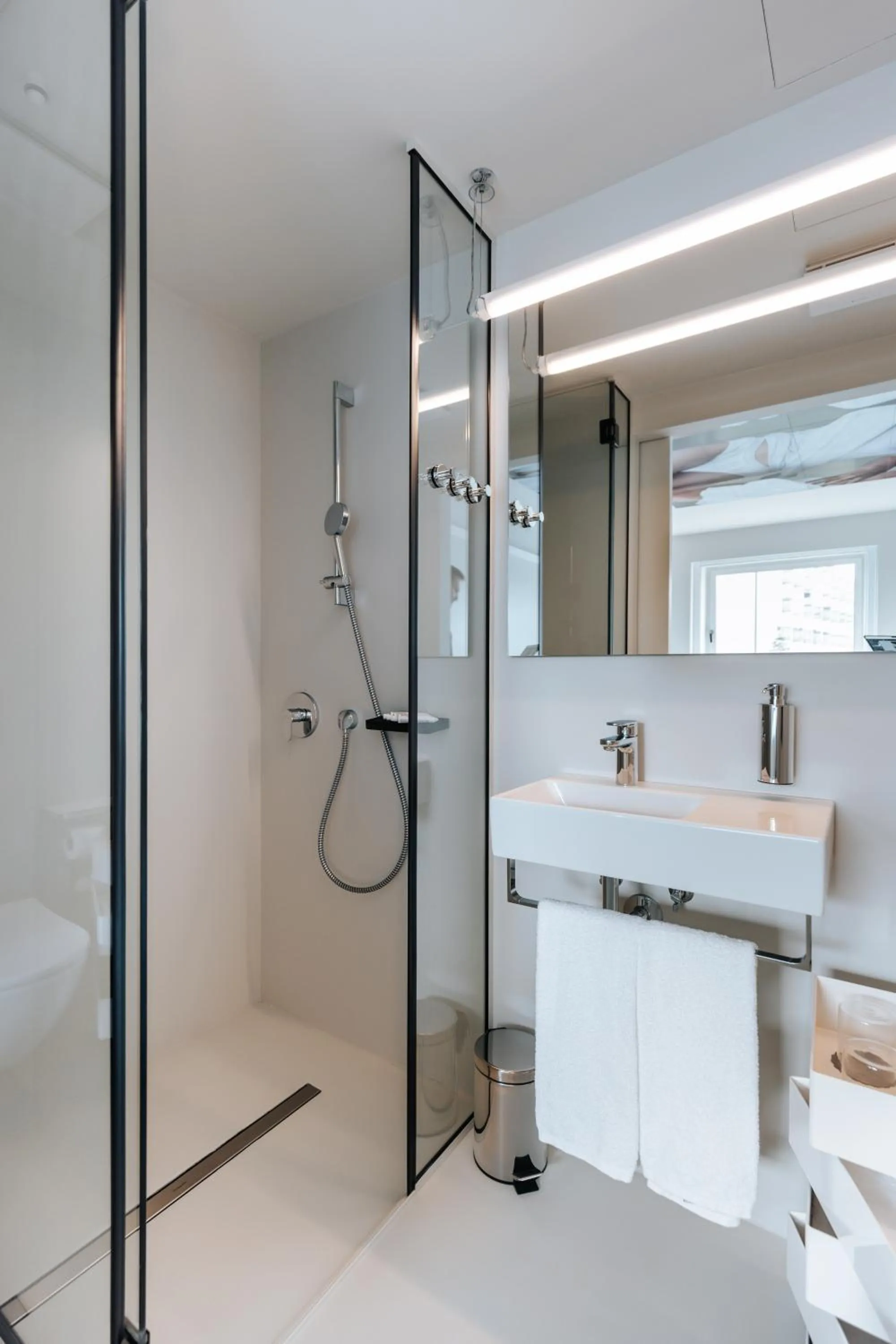 Shower in Stellar Boutique Modules by Maistra City Vibes