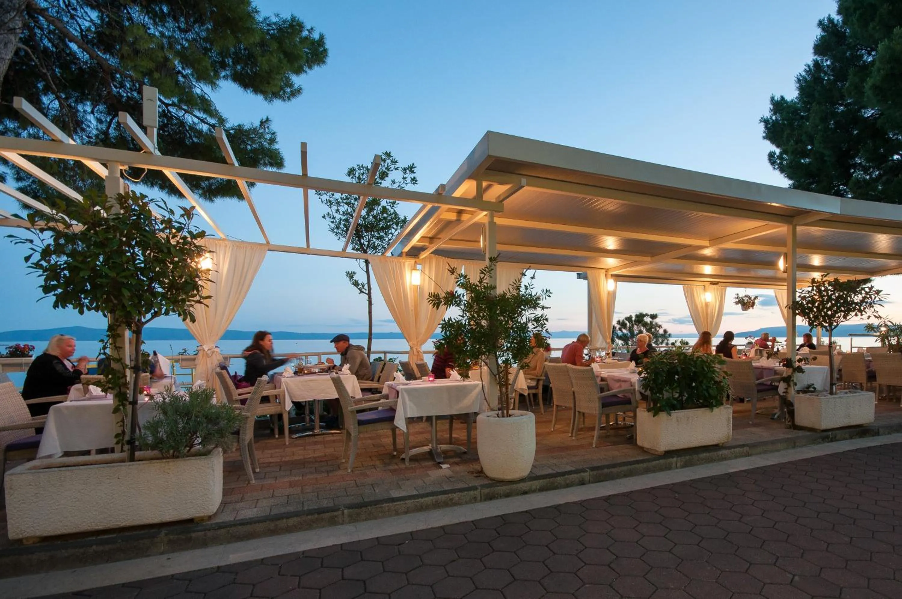 Restaurant/places to eat in Hotel Maritimo