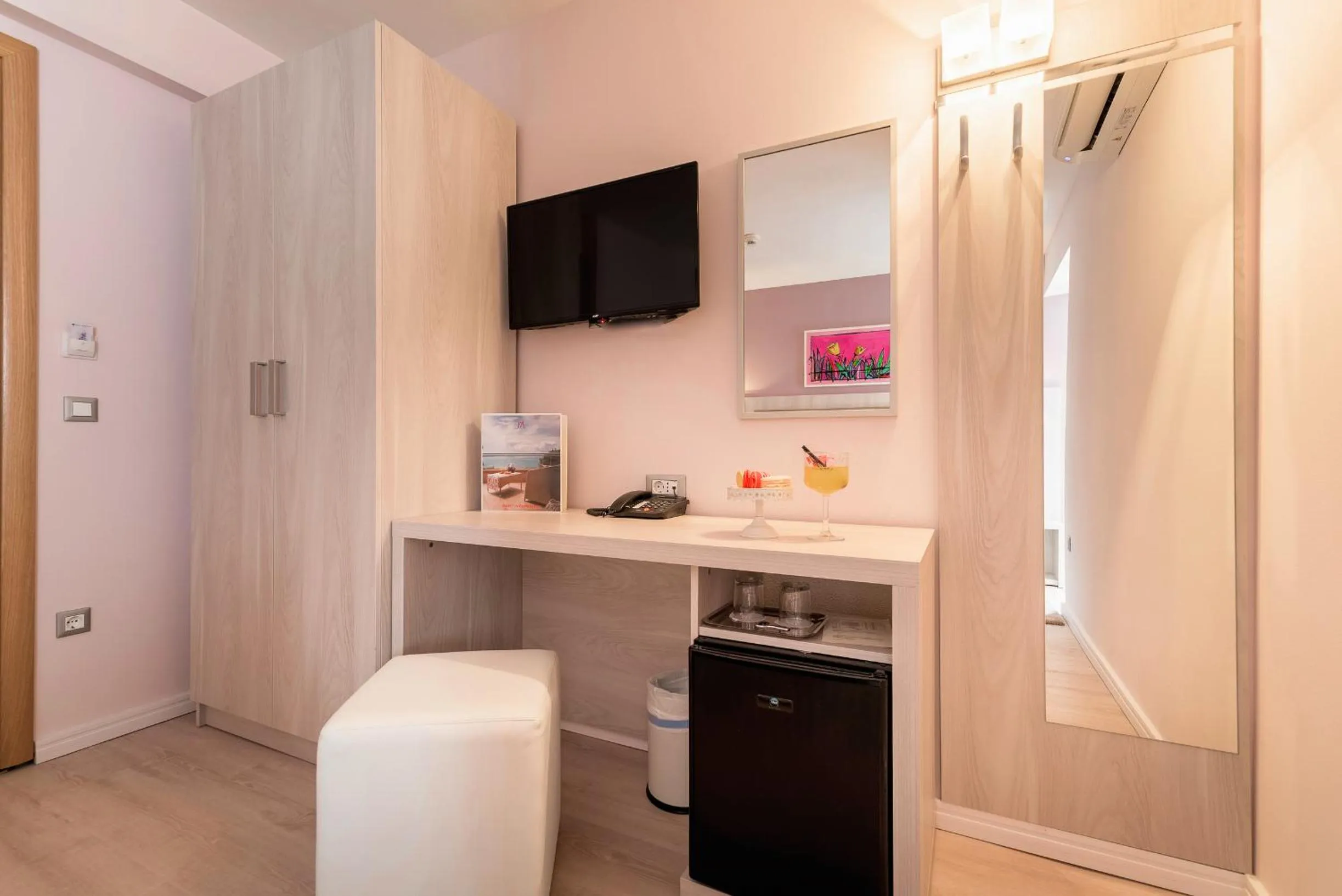 TV and multimedia in Hotel Maritimo