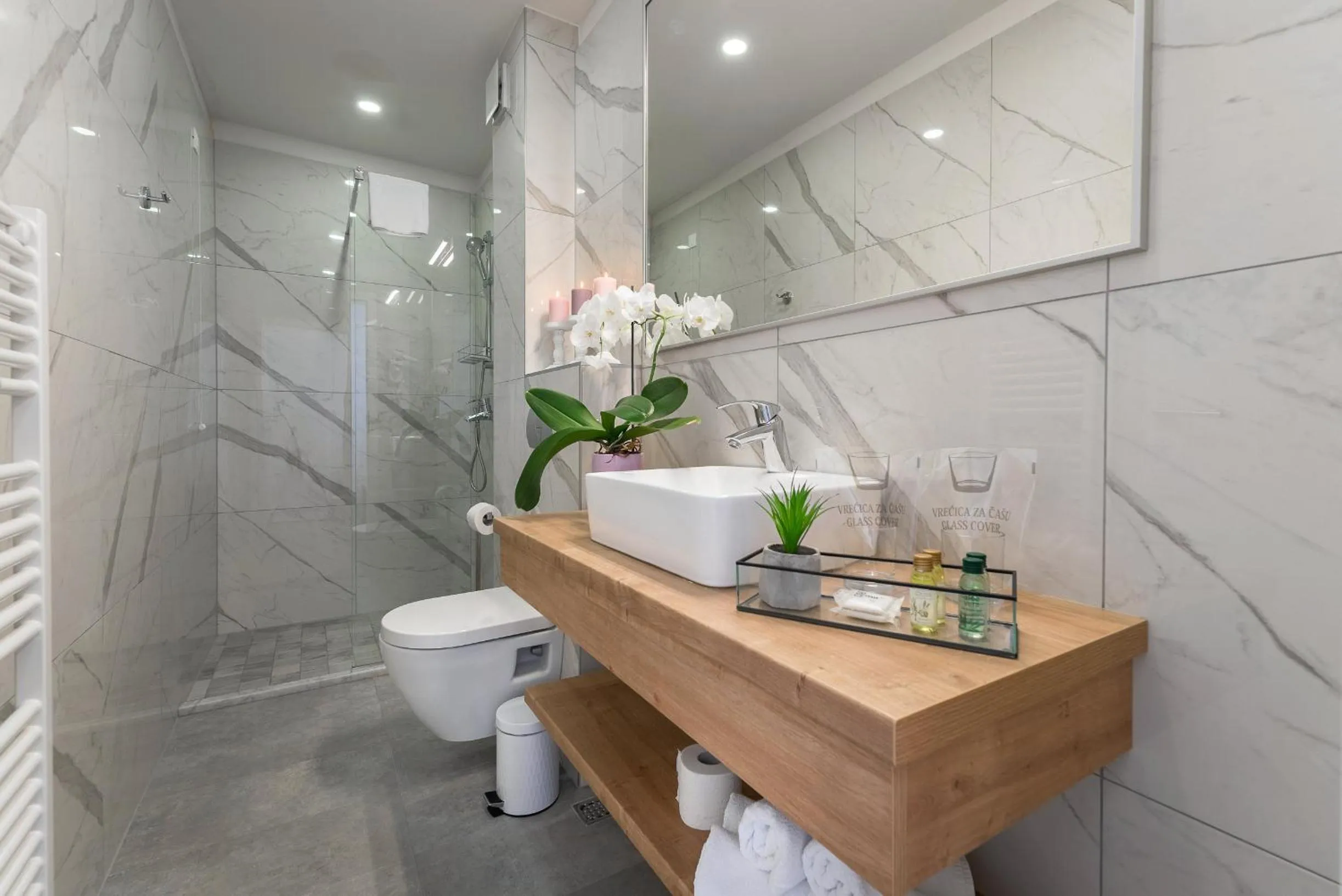 Shower in Hotel Maritimo