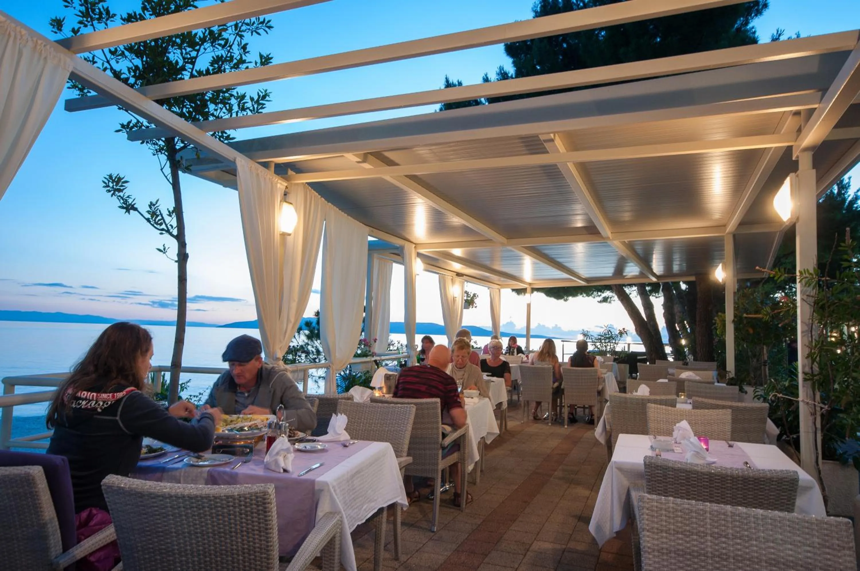 Restaurant/places to eat in Hotel Maritimo