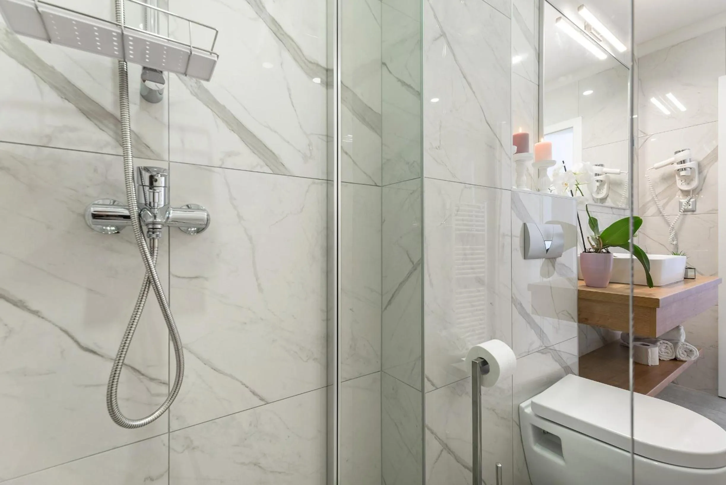 Shower in Hotel Maritimo