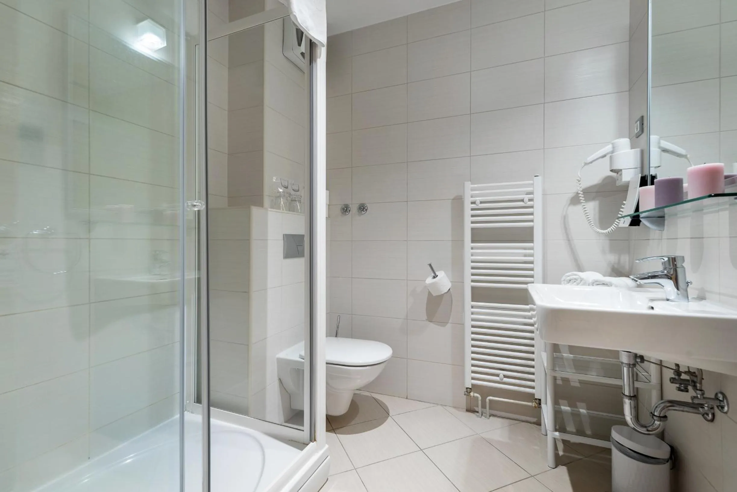 Shower in Hotel Maritimo