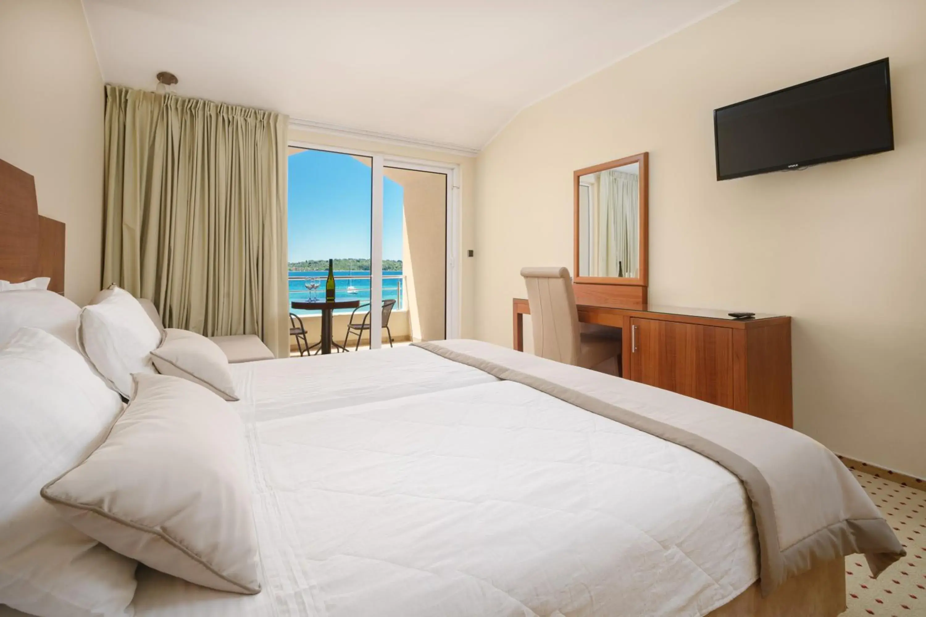 Superior Double or Twin Room with Balcony and Sea View in Hotel Duje Superior Double or Twin Room with Balcony and Sea View in Hotel Duje