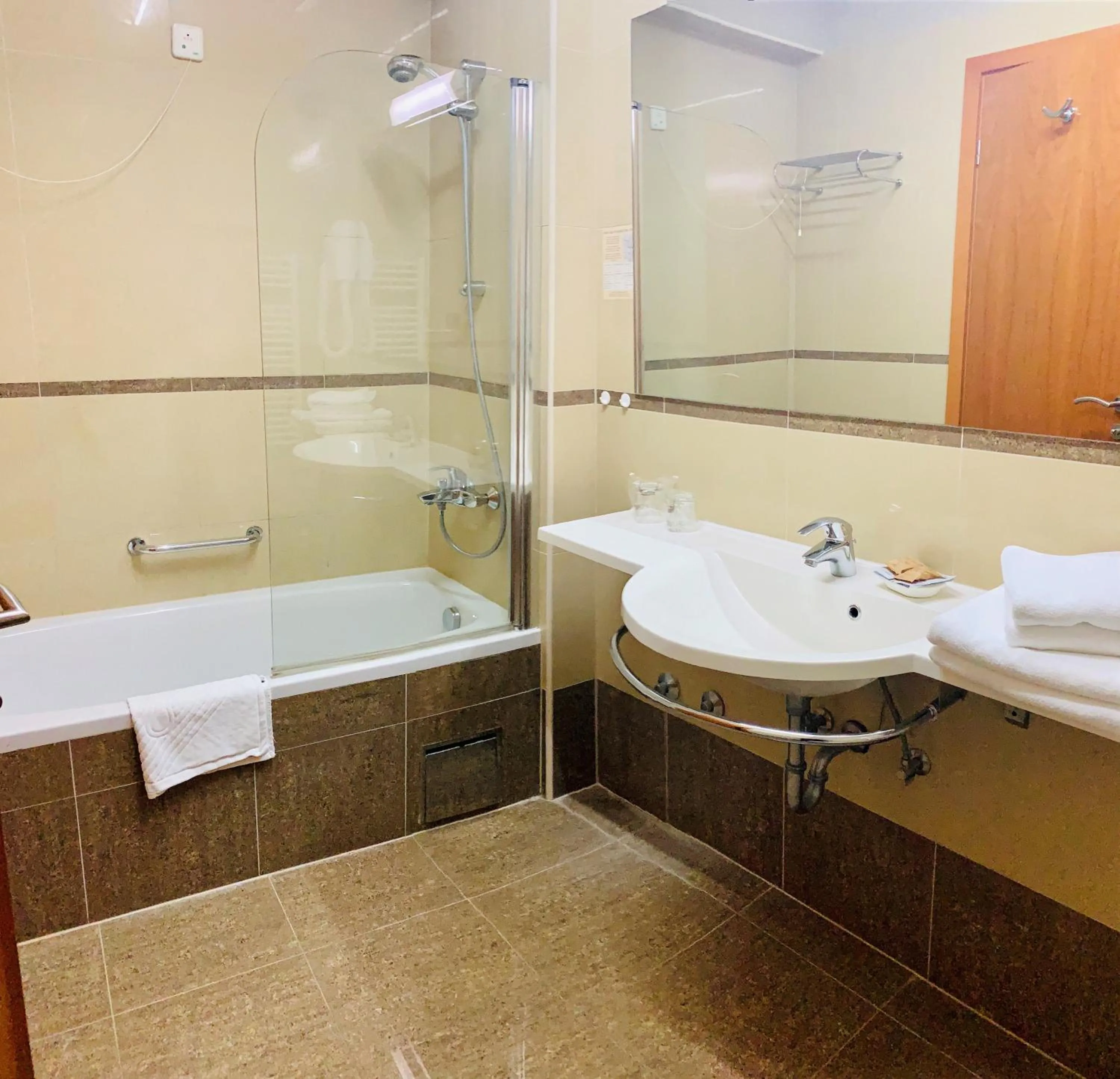 Shower in Hotel Duje